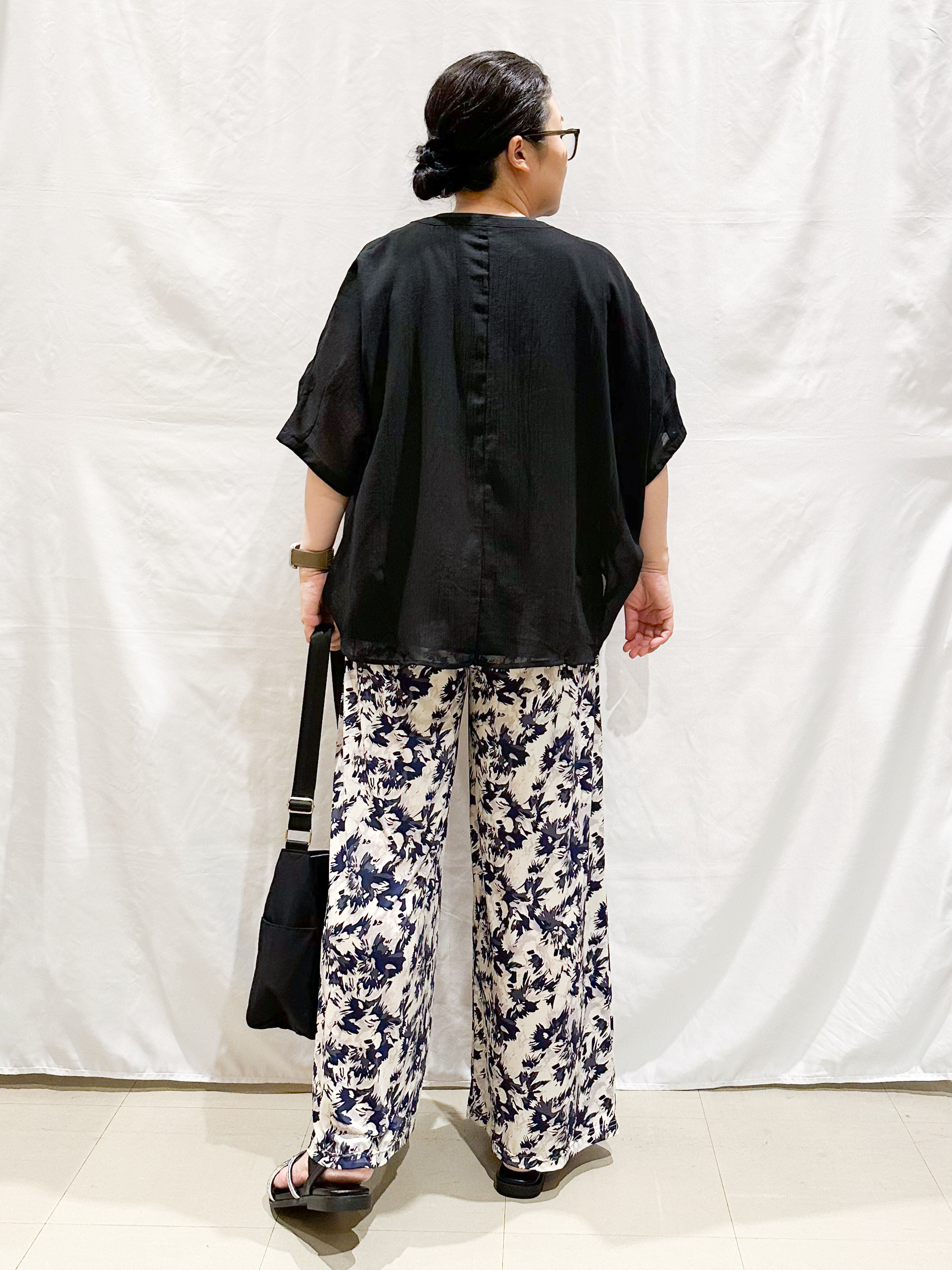 umeさんの「SHOO･LA･RUE｜【洗濯機可/選べる6色】程よいシアー感が涼し気 ゆったりワッシャードルマンブラウス」を使ったコーディネート
