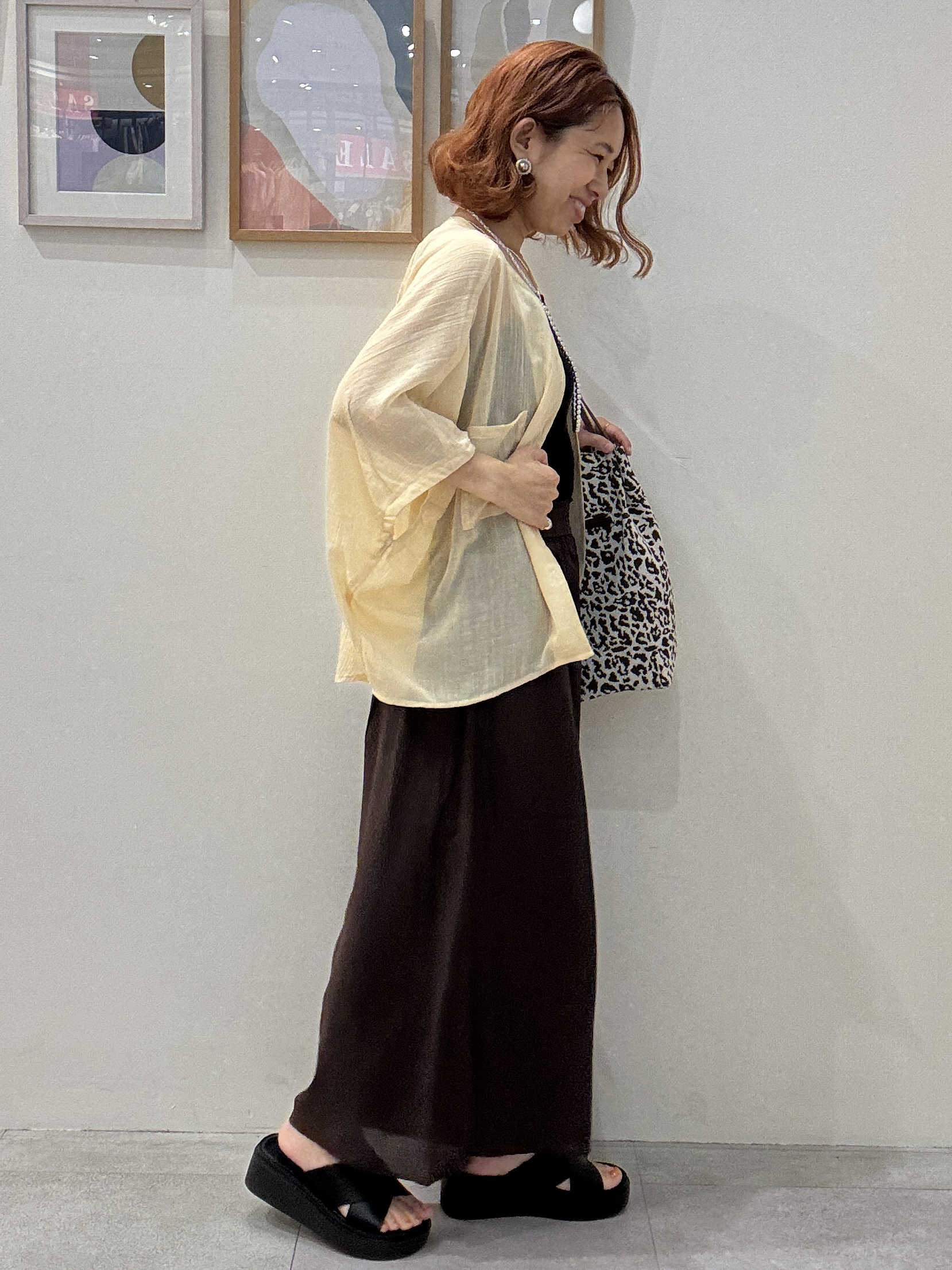 たけぴさんの「SHOO･LA･RUE｜【洗濯機可/選べる6色】程よいシアー感が涼し気 ゆったりワッシャードルマンブラウス」を使ったコーディネート