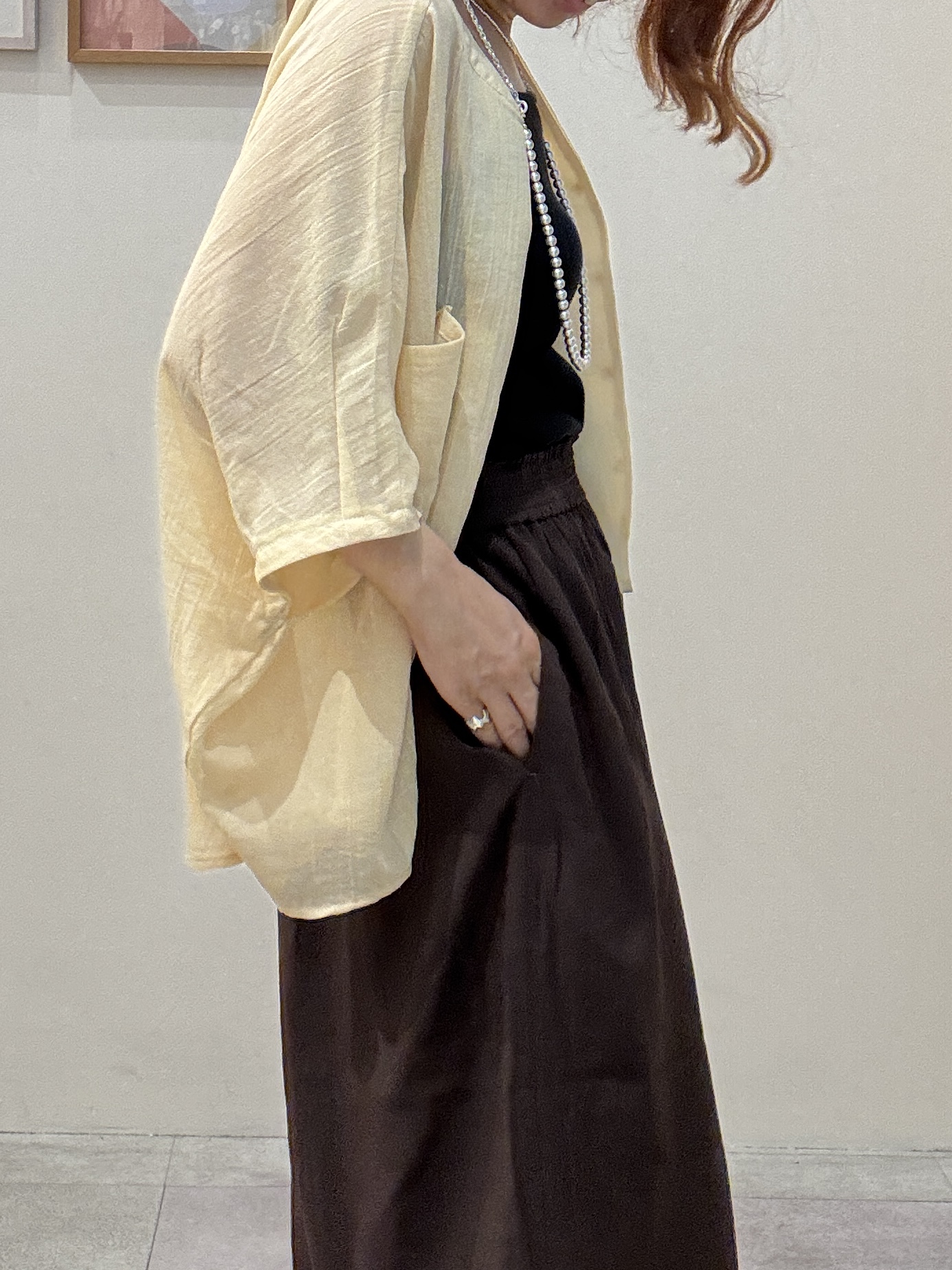 たけぴさんの「SHOO･LA･RUE｜【洗濯機可/選べる6色】程よいシアー感が涼し気 ゆったりワッシャードルマンブラウス」を使ったコーディネート