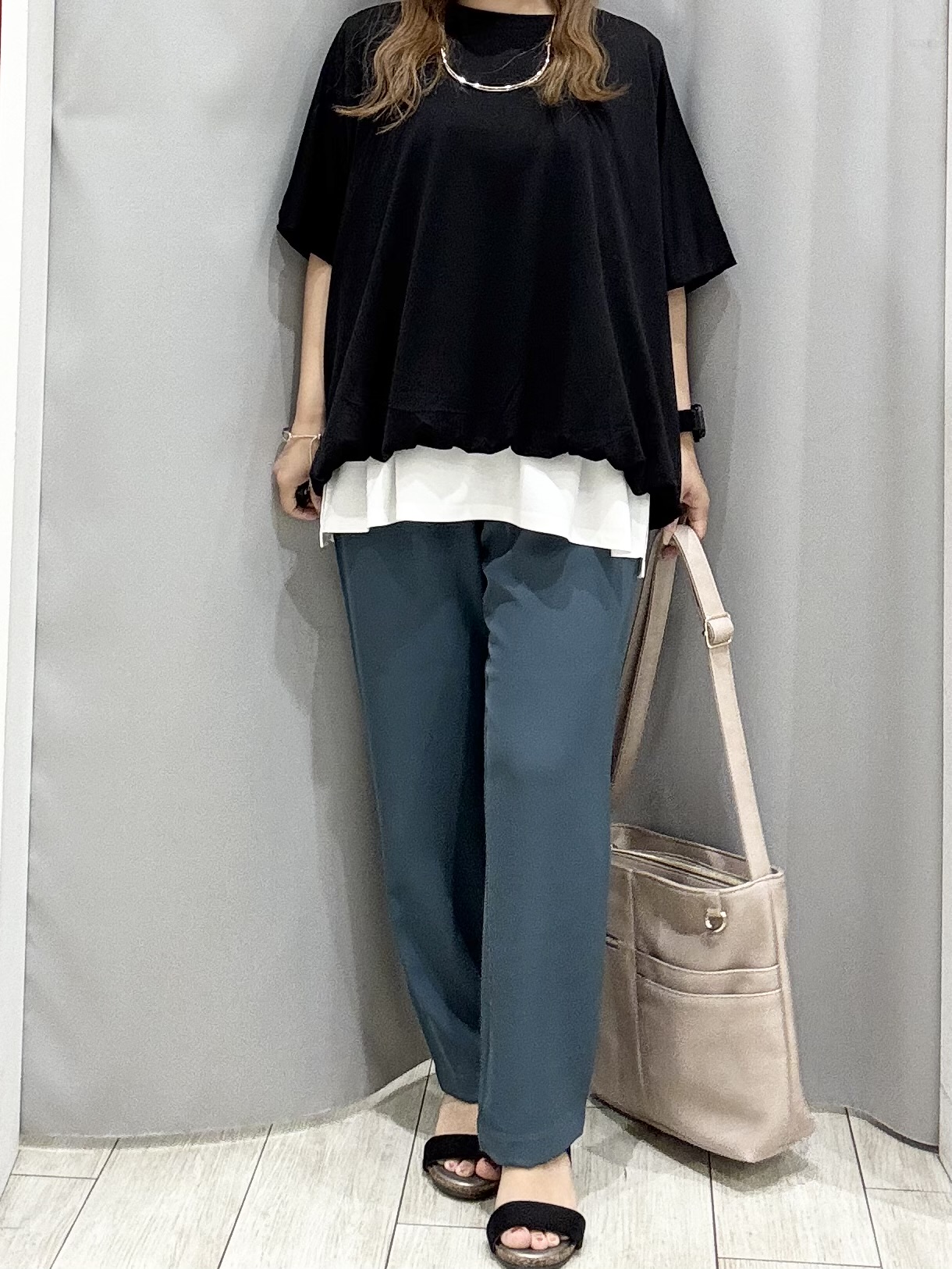 shioさんの「SHOO･LA･RUE｜【洗濯機可/体型カバー】インせず着られる バルーンデザインTシャツ」を使ったコーディネート