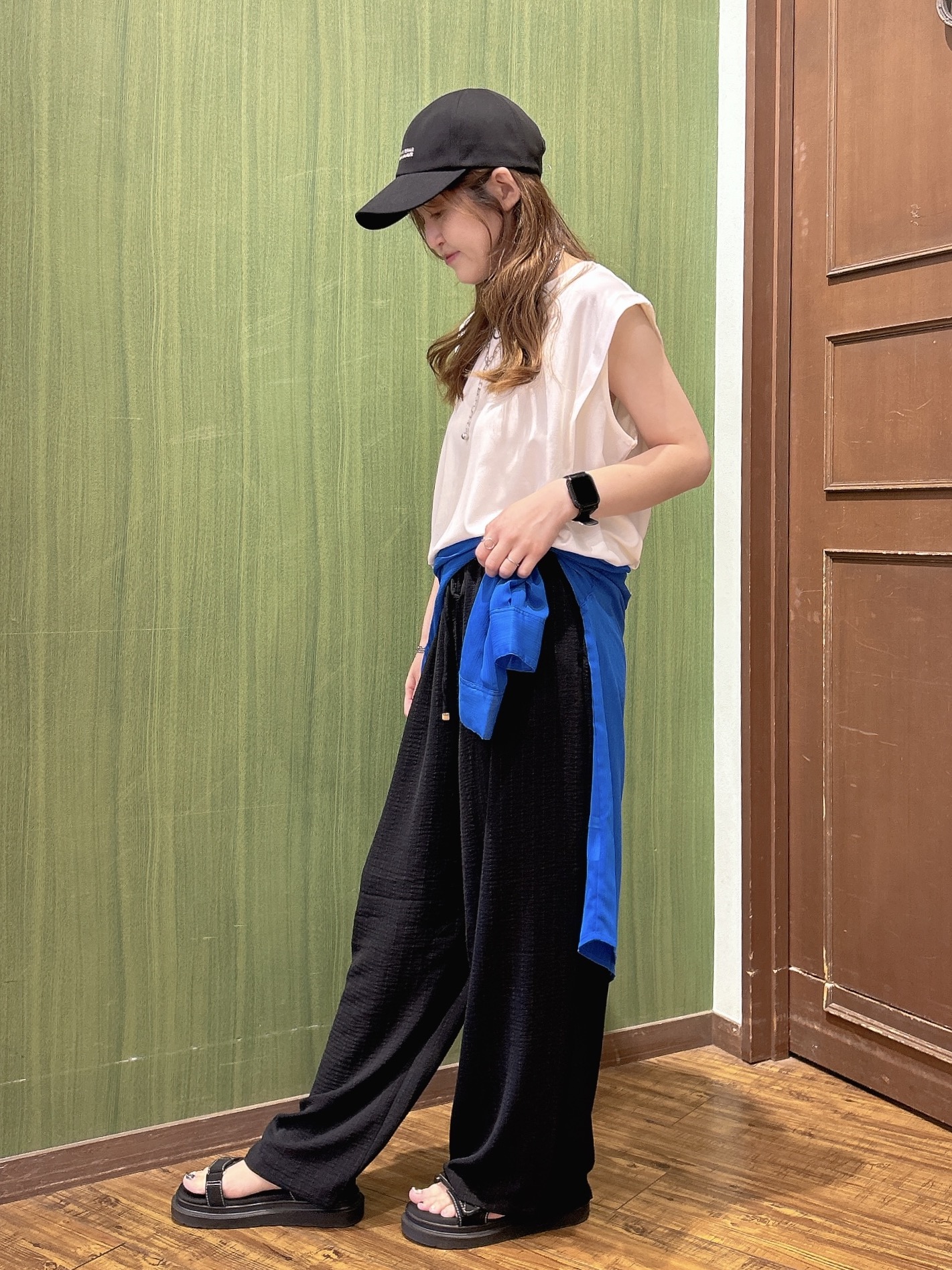 かおりさんの「SHOO･LA･RUE｜【UVカット/接触冷感】上品に涼し気 とろみタックノースリーブトップス」を使ったコーディネート