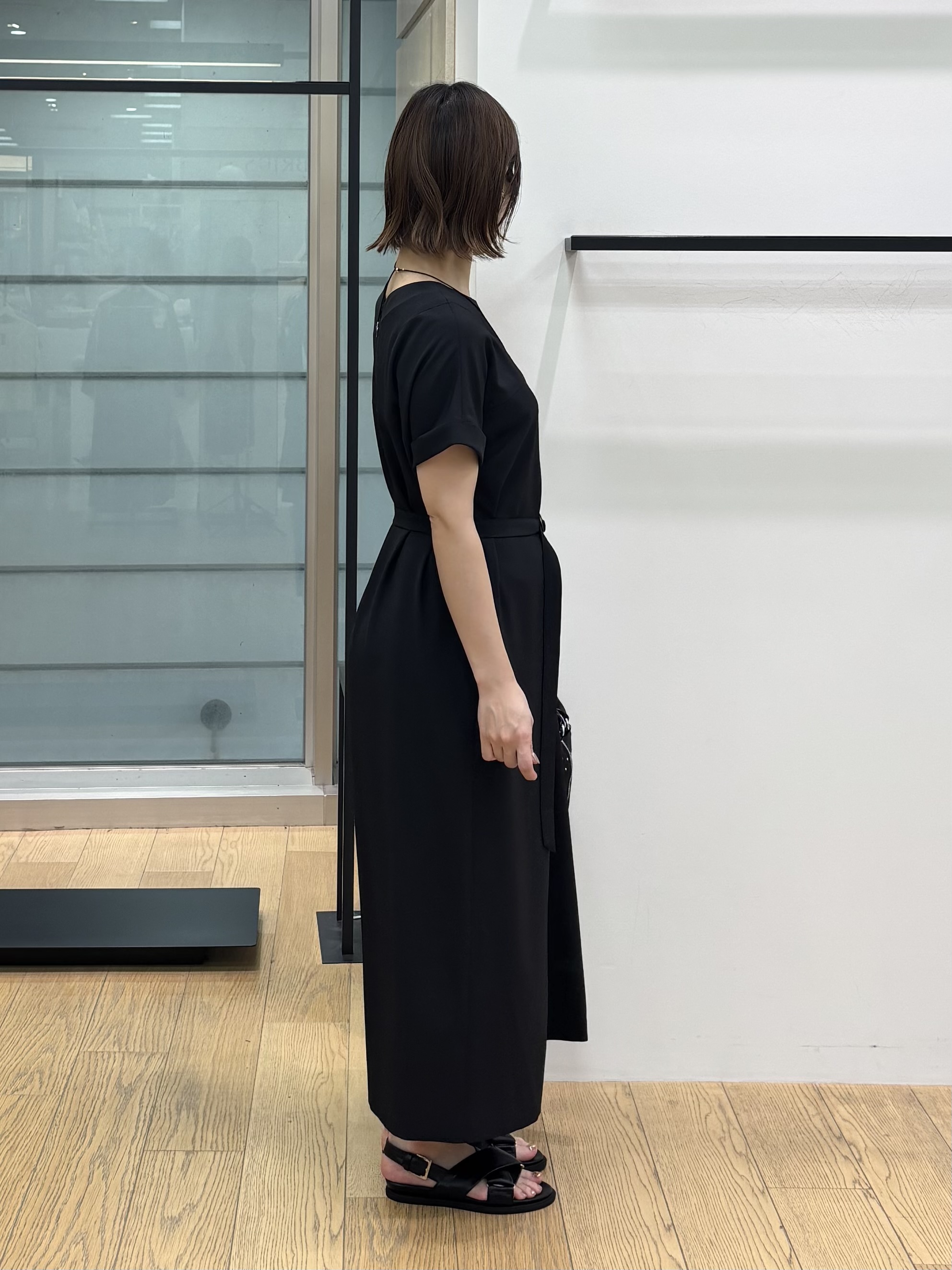 asamiさんの「INDIVI｜【華奢見え】ベルト付きナローワンピース」を使ったコーディネート