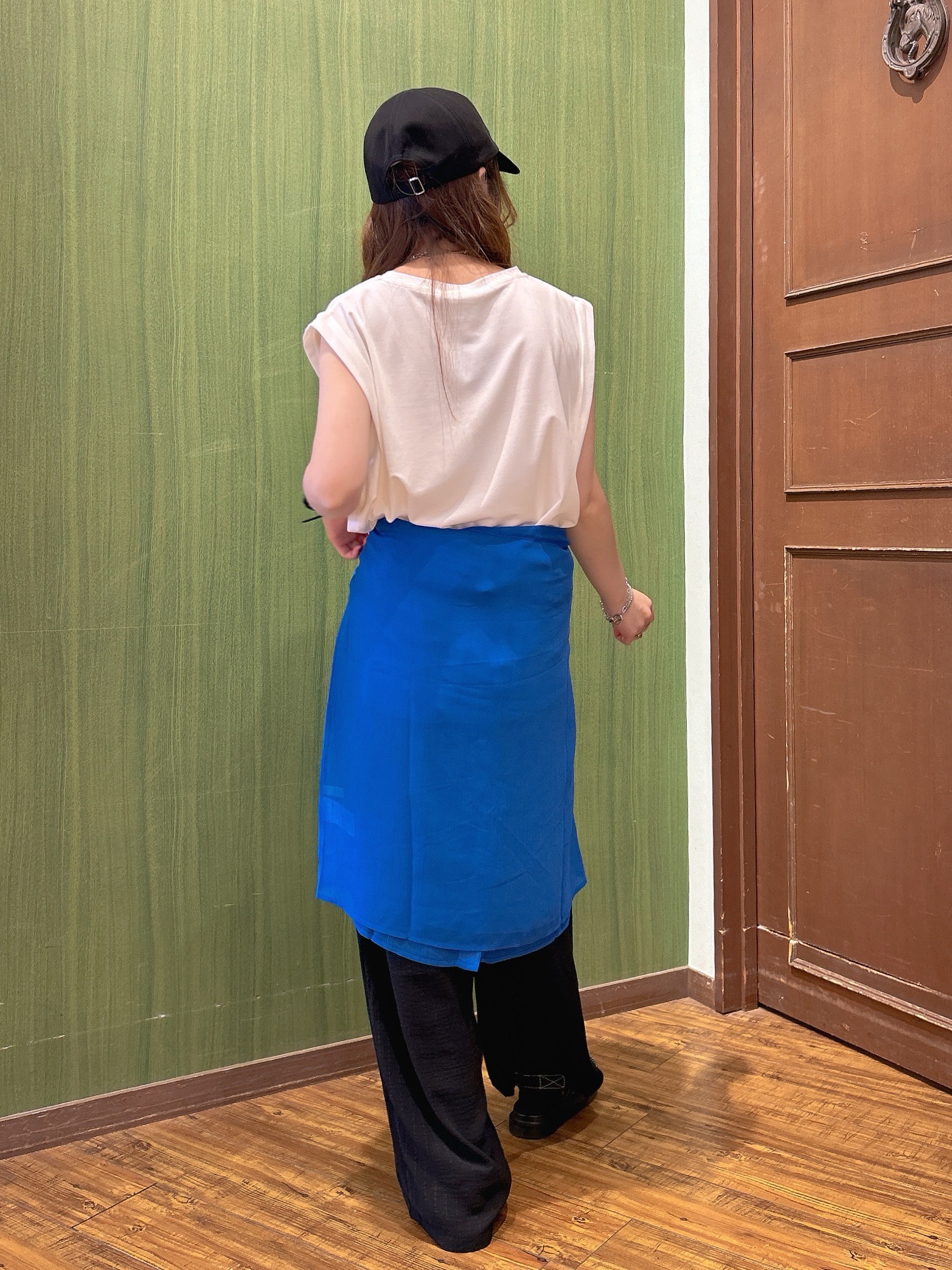 かおりさんの「SHOO･LA･RUE｜【UVカット/接触冷感】上品に涼し気 とろみタックノースリーブトップス」を使ったコーディネート