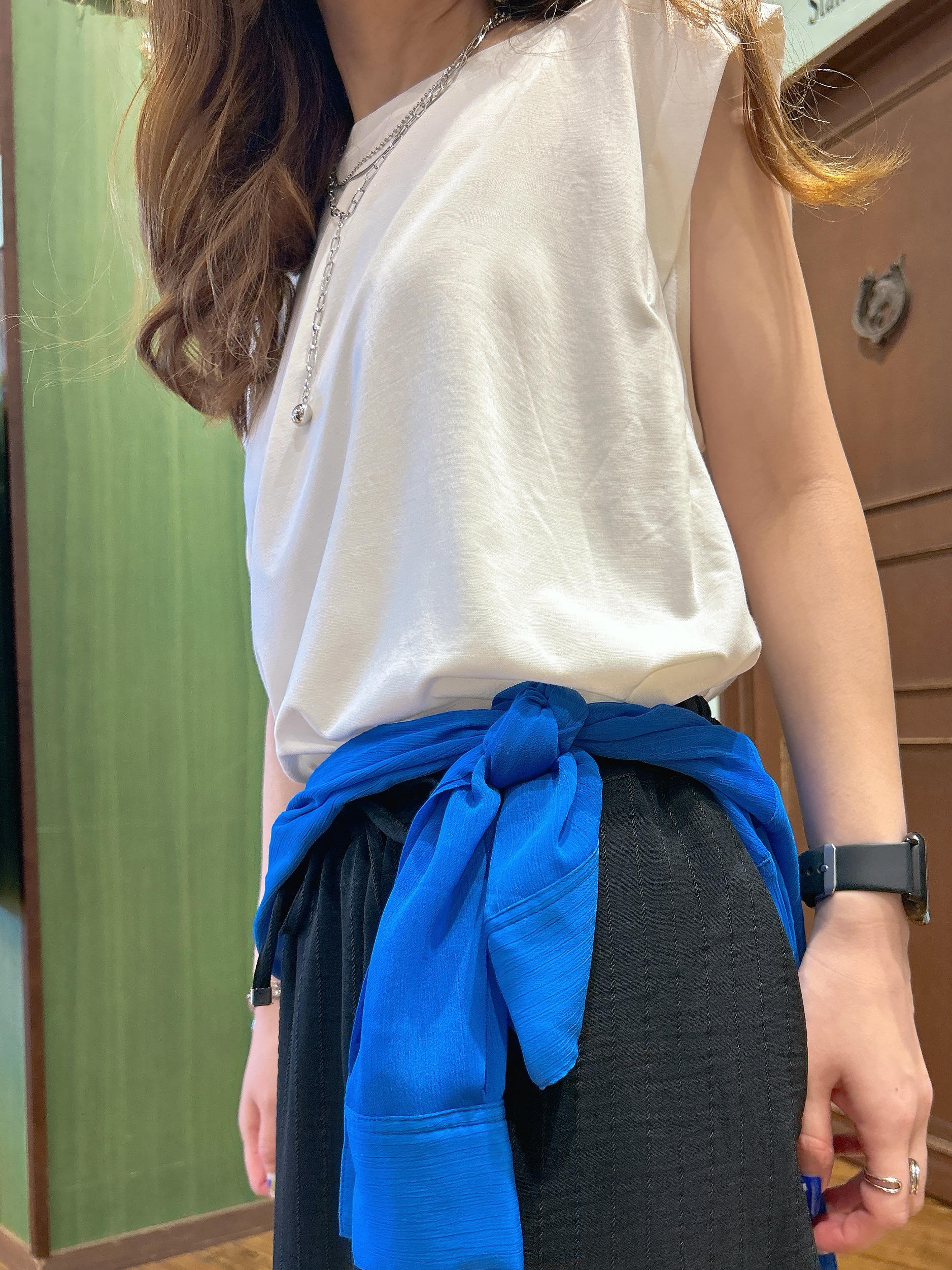 かおりさんの「SHOO･LA･RUE｜【UVカット/接触冷感】上品に涼し気 とろみタックノースリーブトップス」を使ったコーディネート