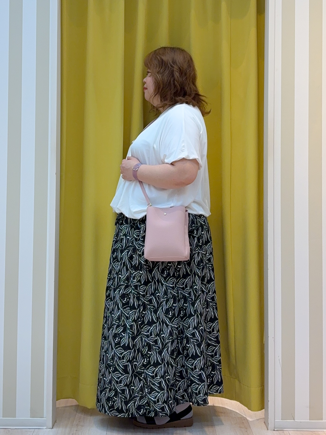 kotoさんさんの「SHOO･LA･RUE｜【洗濯機可/体型カバー】インせず着られる バルーンデザインTシャツ」を使ったコーディネート
