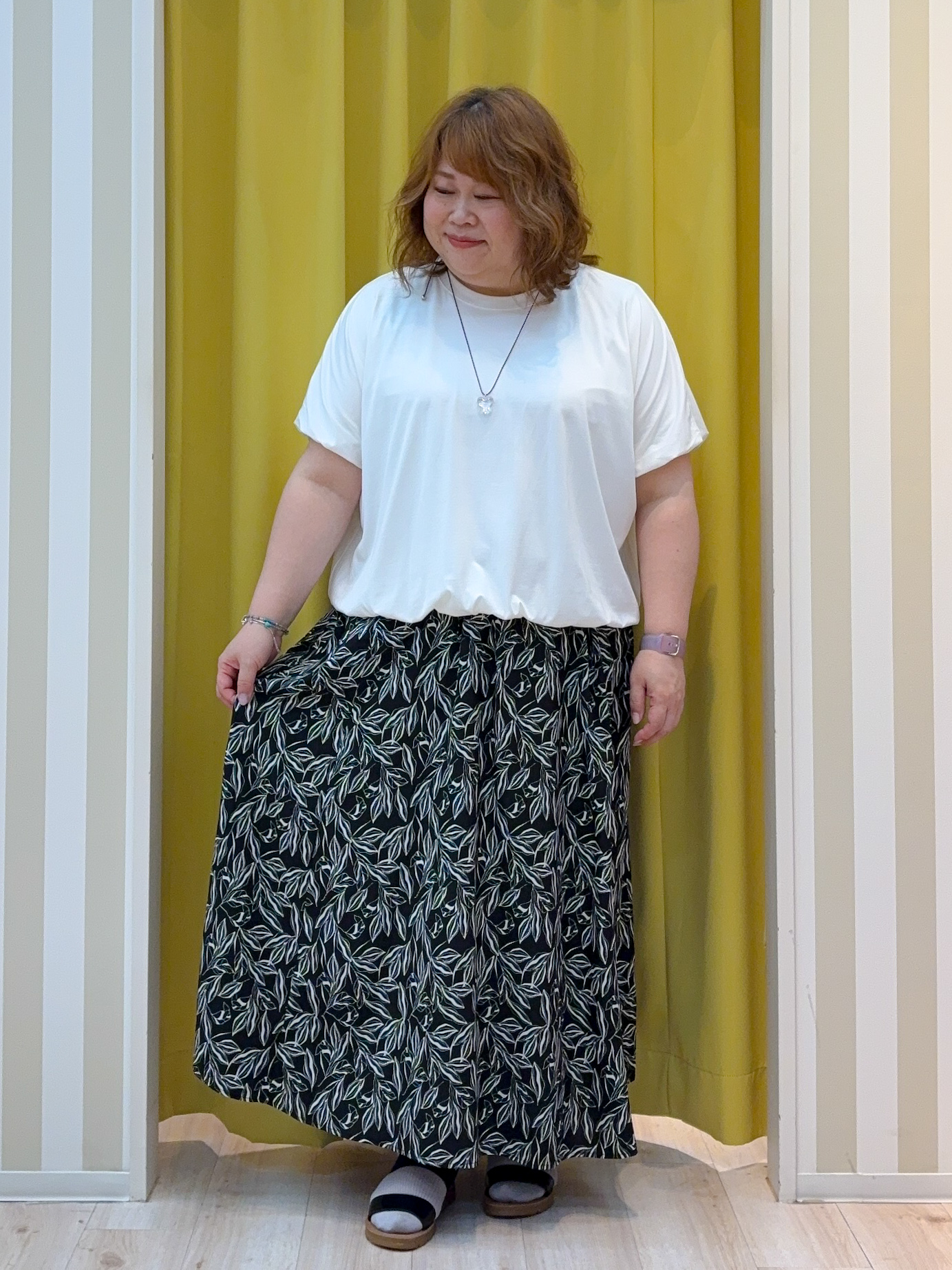kotoさんさんの「SHOO･LA･RUE｜【洗濯機可/体型カバー】インせず着られる バルーンデザインTシャツ」を使ったコーディネート