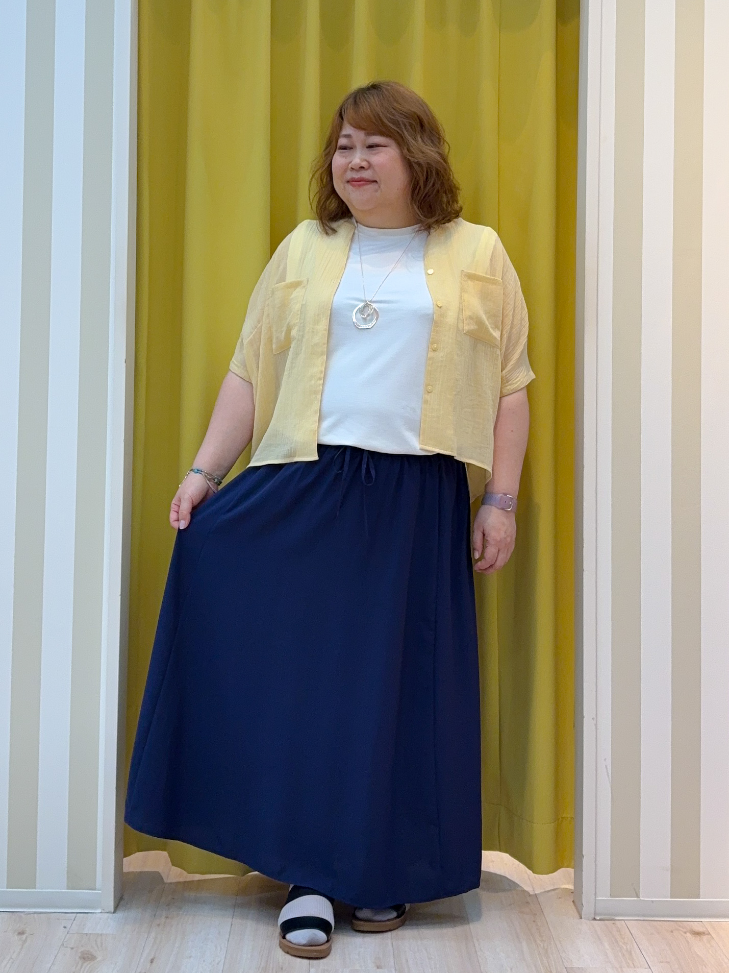 kotoさんさんの「SHOO･LA･RUE｜【洗濯機可/選べる6色】程よいシアー感が涼し気 ゆったりワッシャードルマンブラウス」を使ったコーディネート