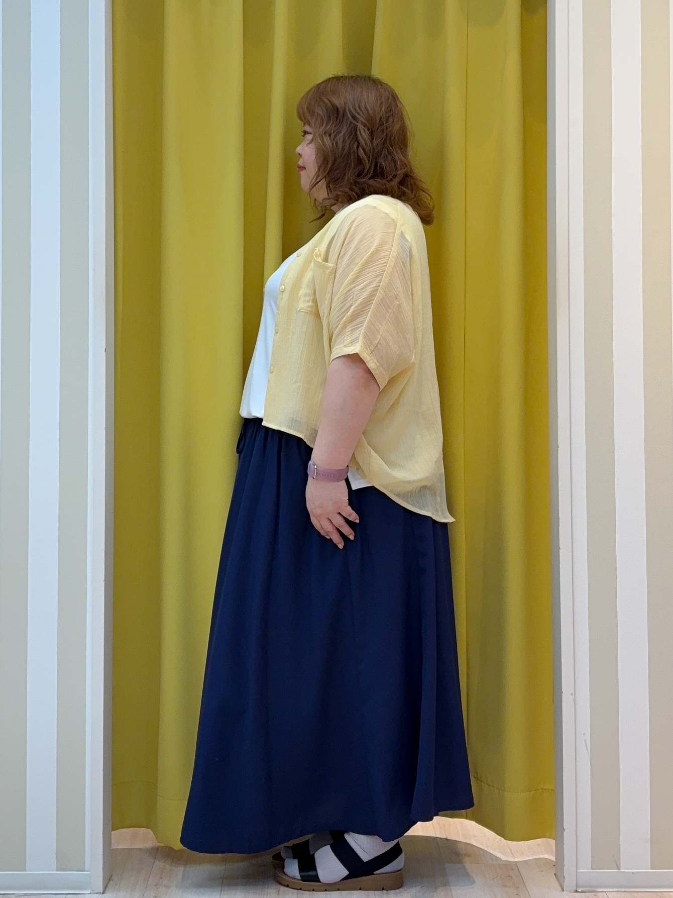 kotoさんさんの「SHOO･LA･RUE｜【洗濯機可/選べる6色】程よいシアー感が涼し気 ゆったりワッシャードルマンブラウス」を使ったコーディネート