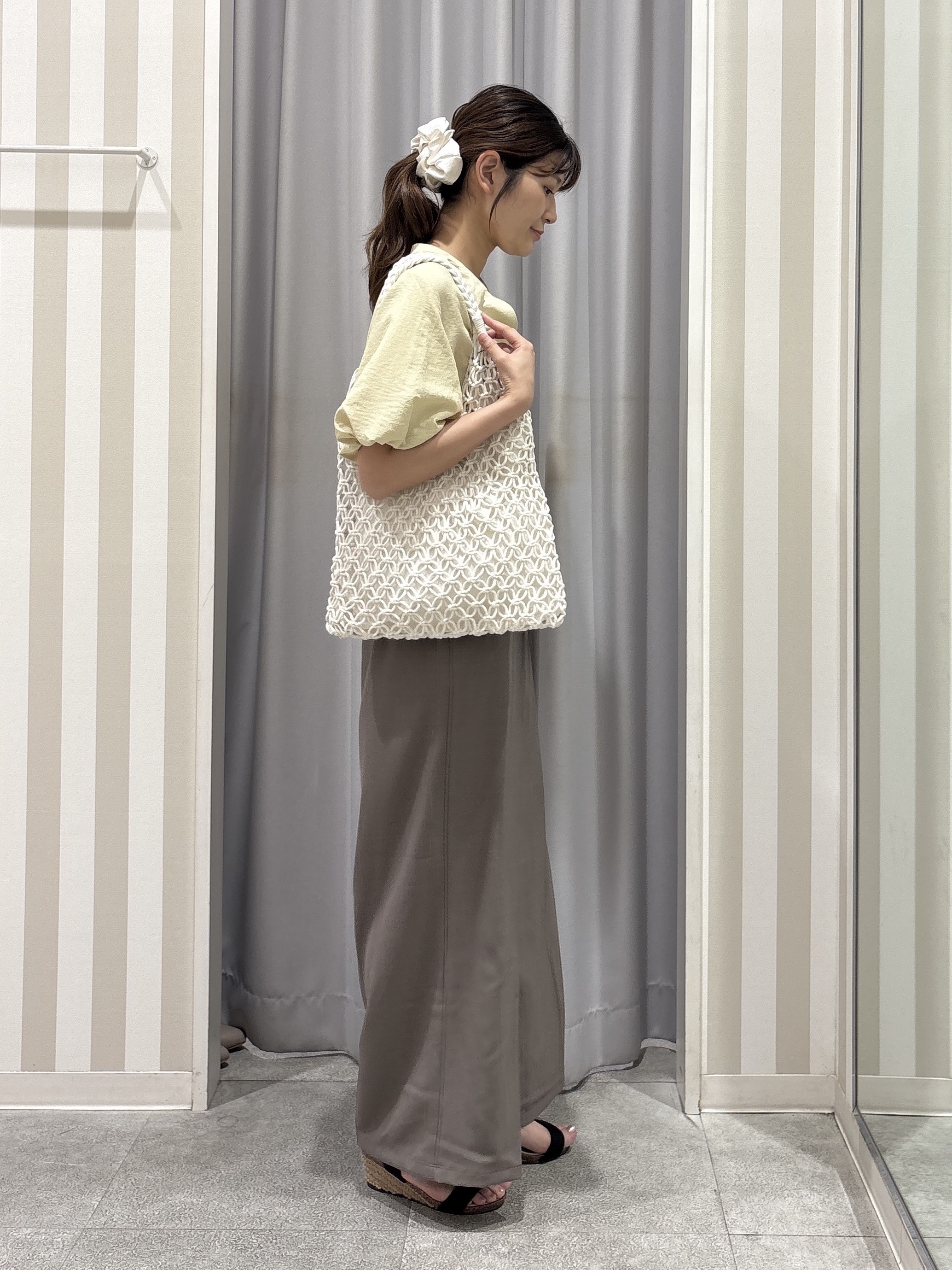 Rikaさんの「SHOO･LA･RUE｜【洗濯機可】バルーンスリーブで二の腕カバー キーネック5分袖ブラウス」を使ったコーディネート