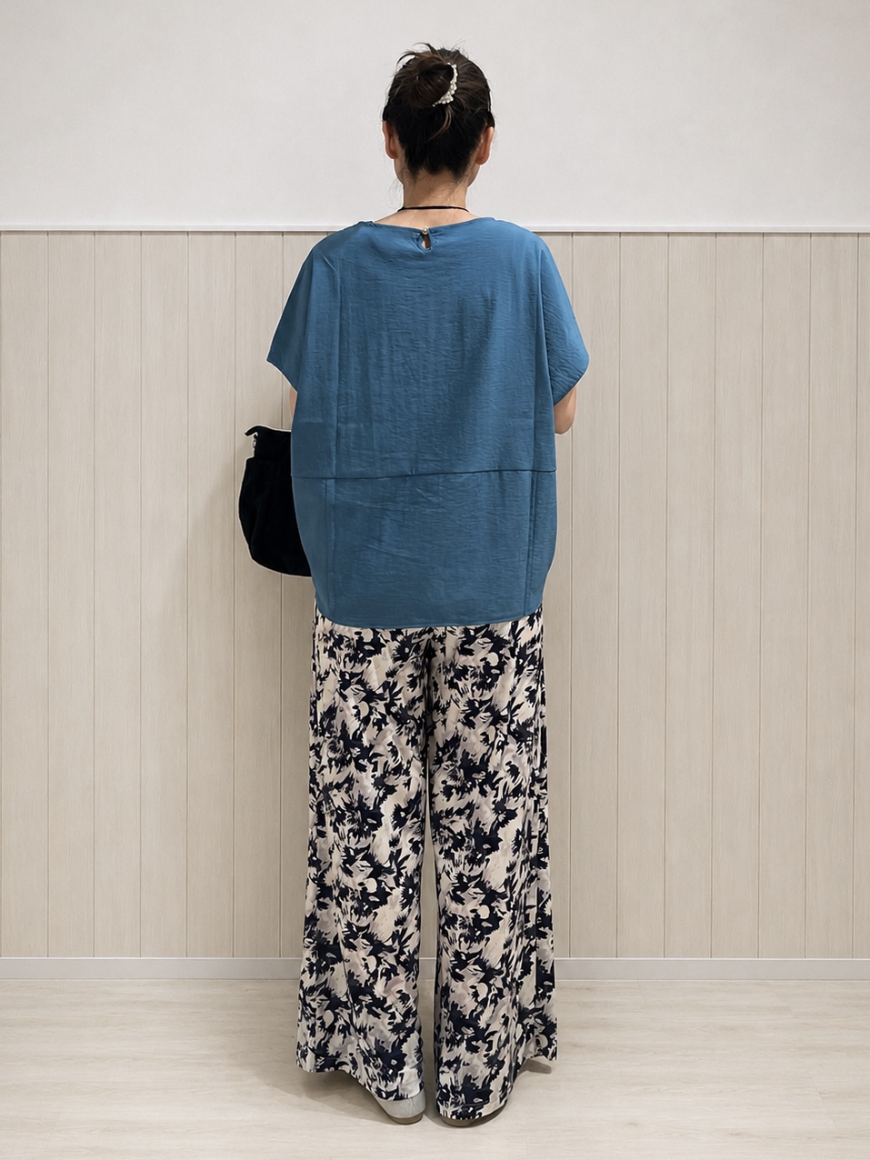 まつみさんの「SHOO･LA･RUE｜【洗濯機可/セットアップ可】軽凛(かろりん) シンプル上品 切替コクーントップス」を使ったコーディネート