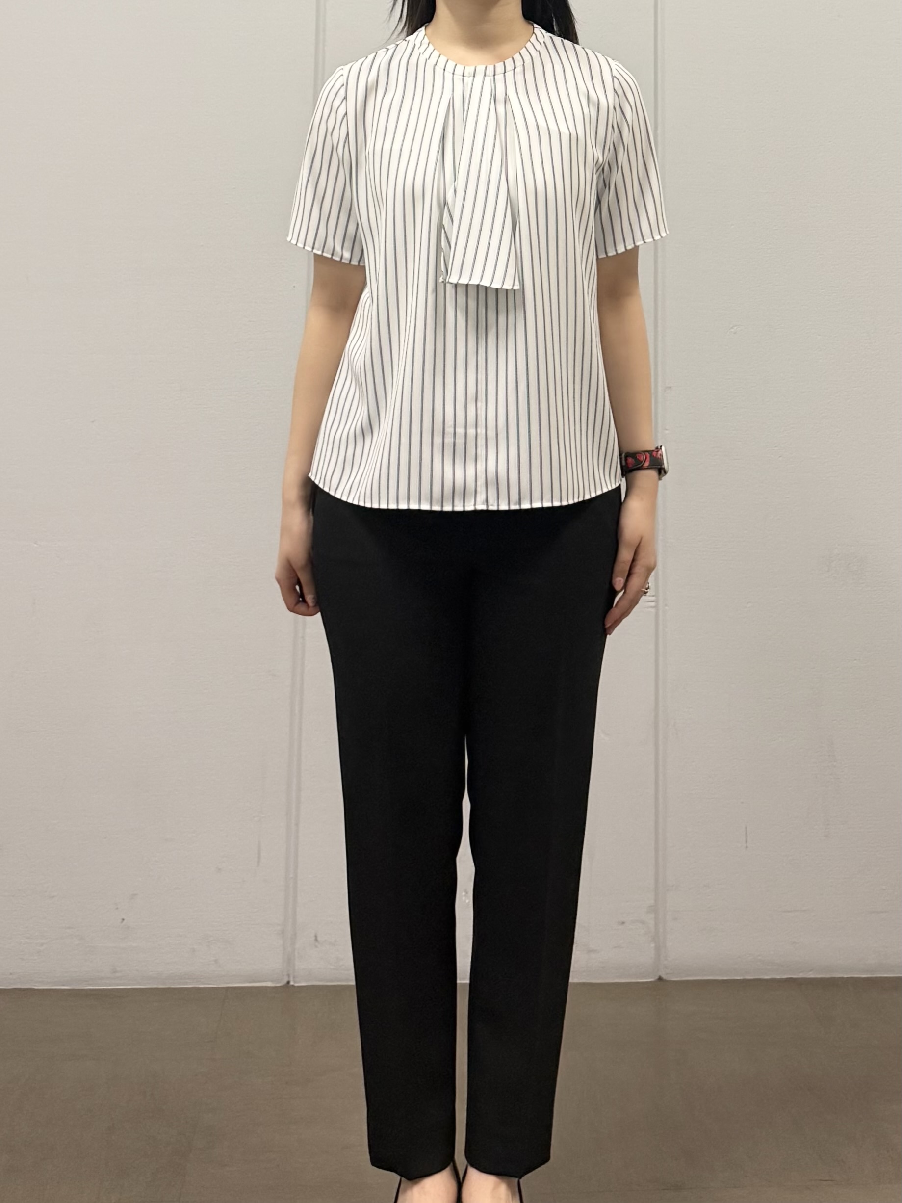 mizukiさんの「INDIVI｜【洗える／UVケア】ストライプ柄＆無地 ボウタイ風 半袖ブラウス」を使ったコーディネート