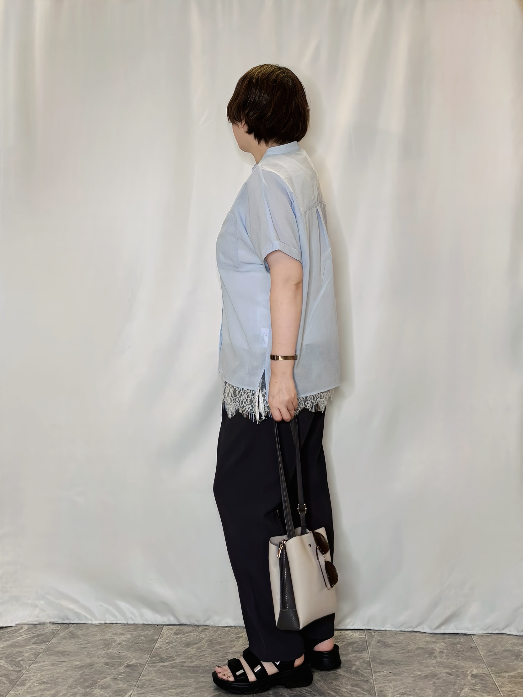 たみさんの「SHOO･LA･RUE｜【通気性〇/UV/S-LL】風が通り抜ける 半袖バンドカラーシアーシャツ」を使ったコーディネート