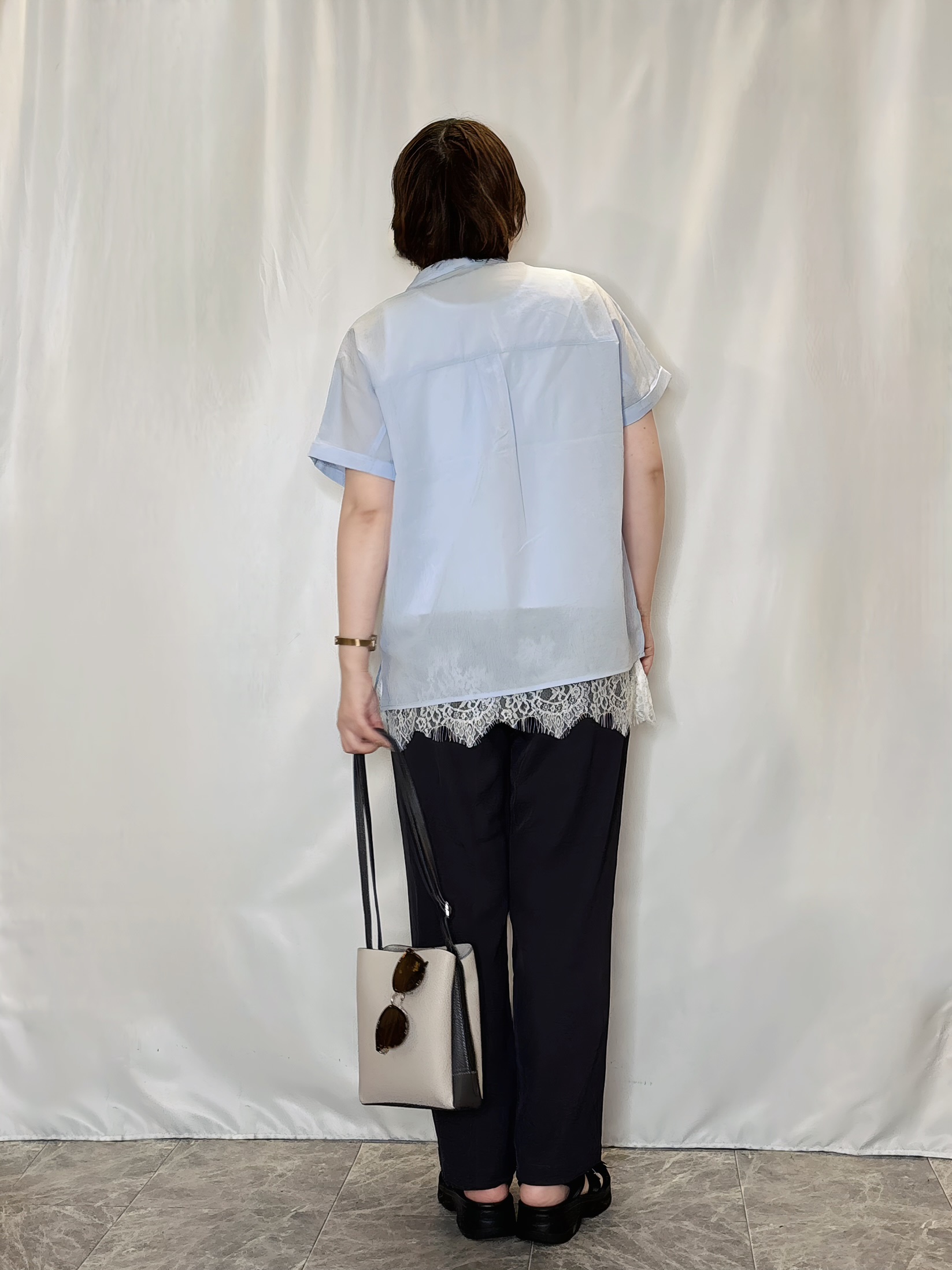 たみさんの「SHOO･LA･RUE｜【通気性〇/UV/S-LL】風が通り抜ける 半袖バンドカラーシアーシャツ」を使ったコーディネート