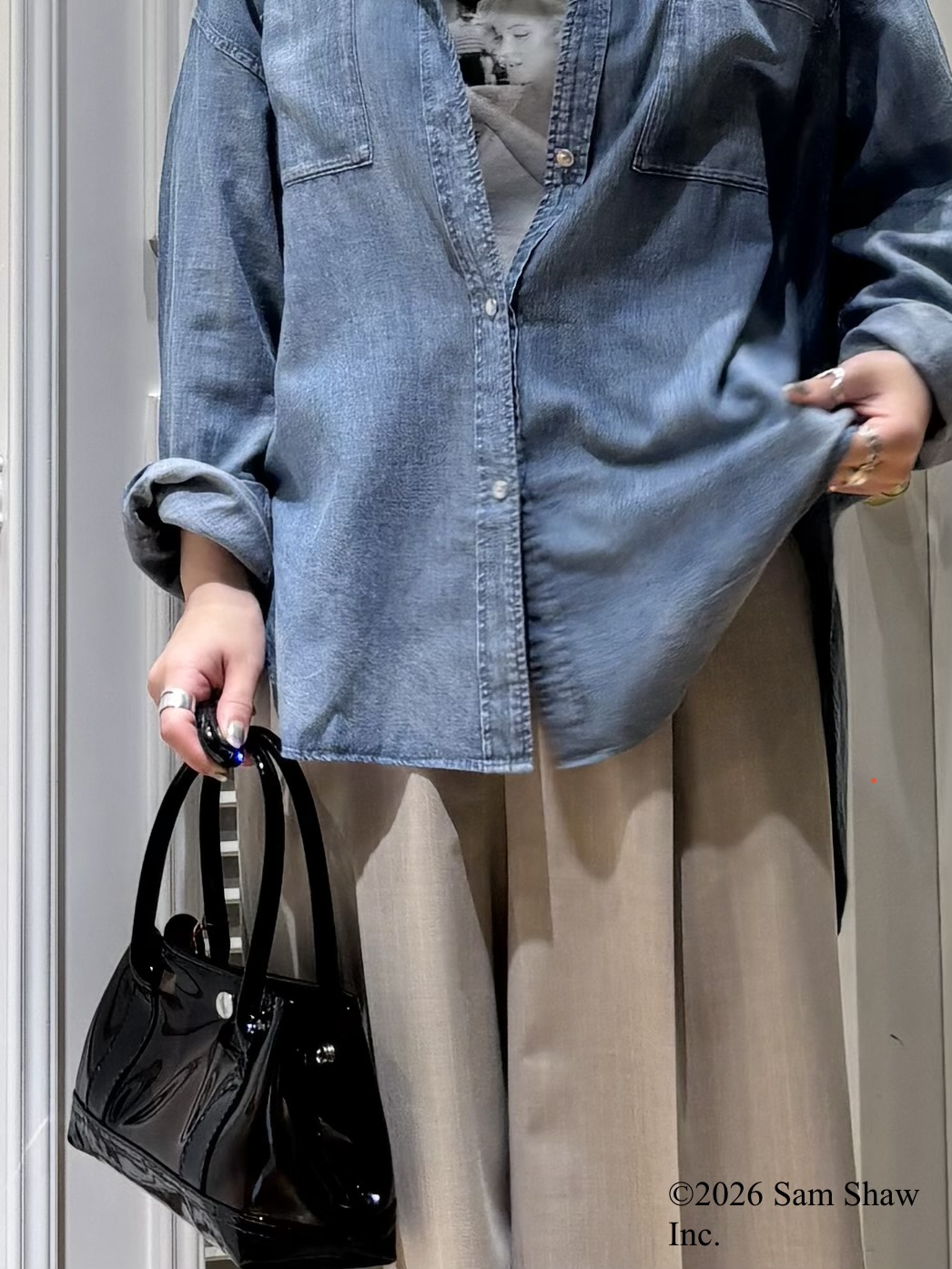 Mgmさんの「DRESSTERIOR｜【涼しく着映え】シアーデニムシャツ」を使ったコーディネート
