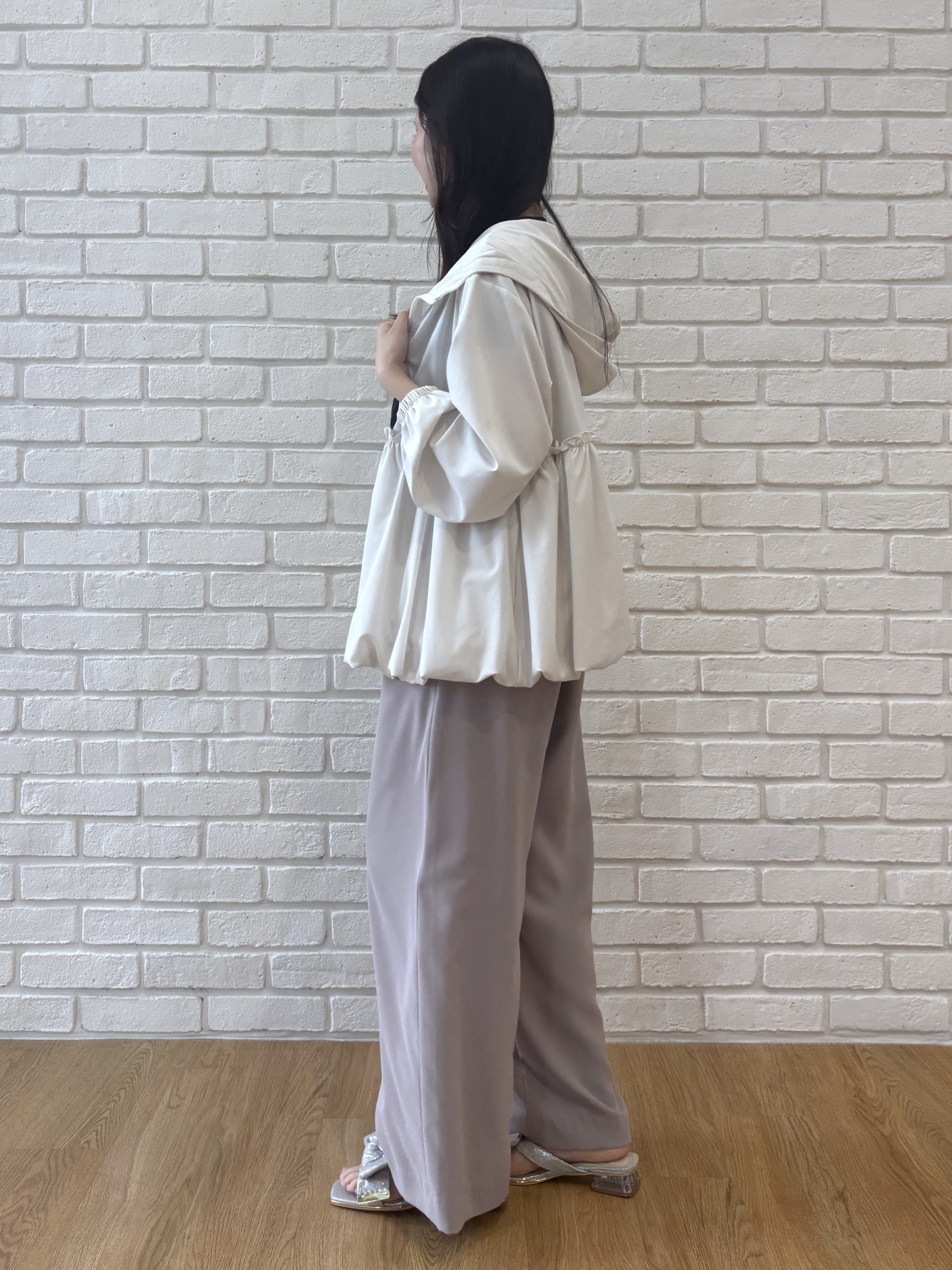 AOIさんの「Couture brooch｜【UVカット・吸水速乾・撥水加工】フリル ラッシュガード」を使ったコーディネート