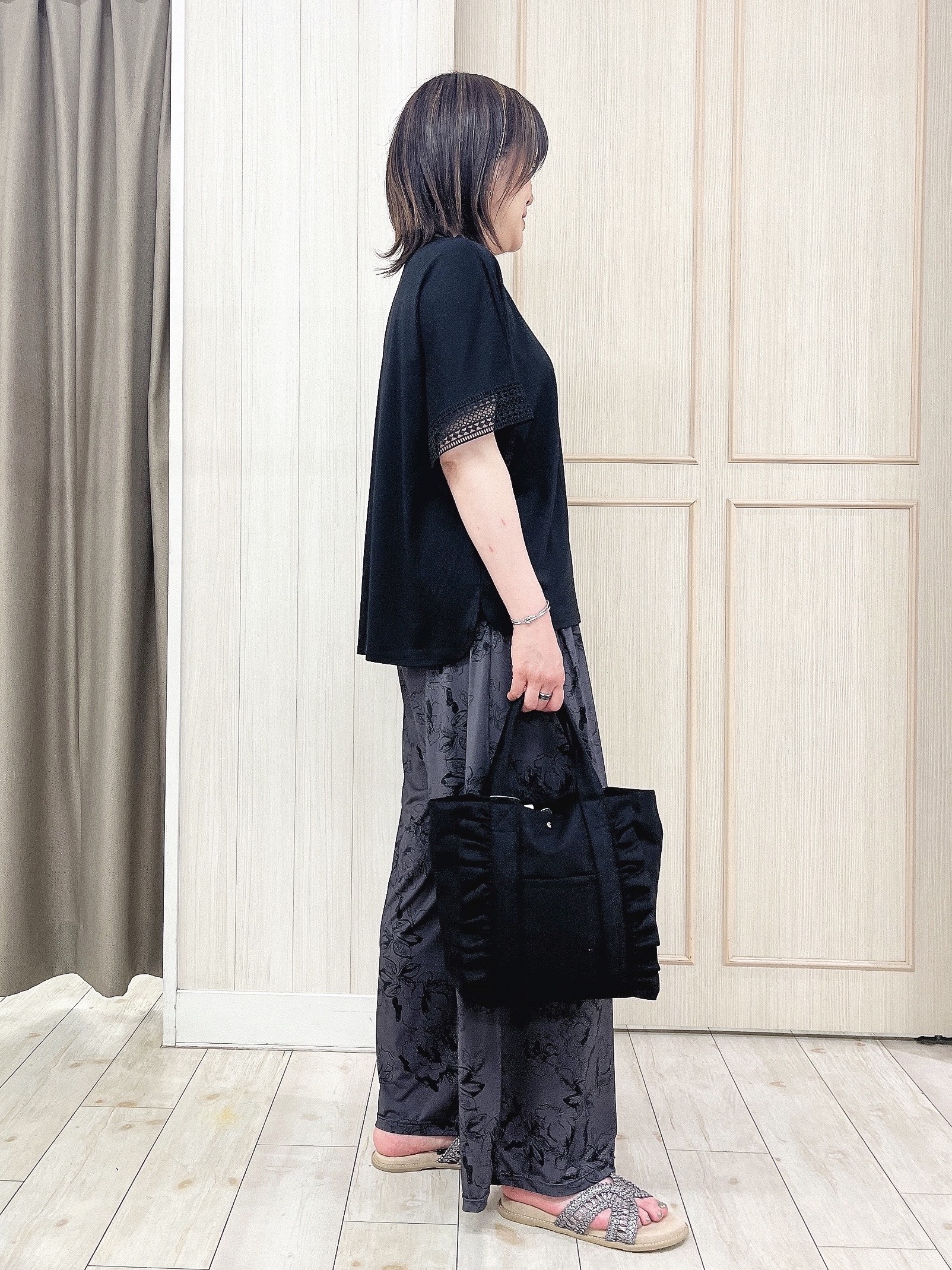 kaneさんの「SHOO･LA･RUE｜【UV/洗濯機可/体型カバー】ヒップ周りが隠せる お袖レースTシャツ」を使ったコーディネート