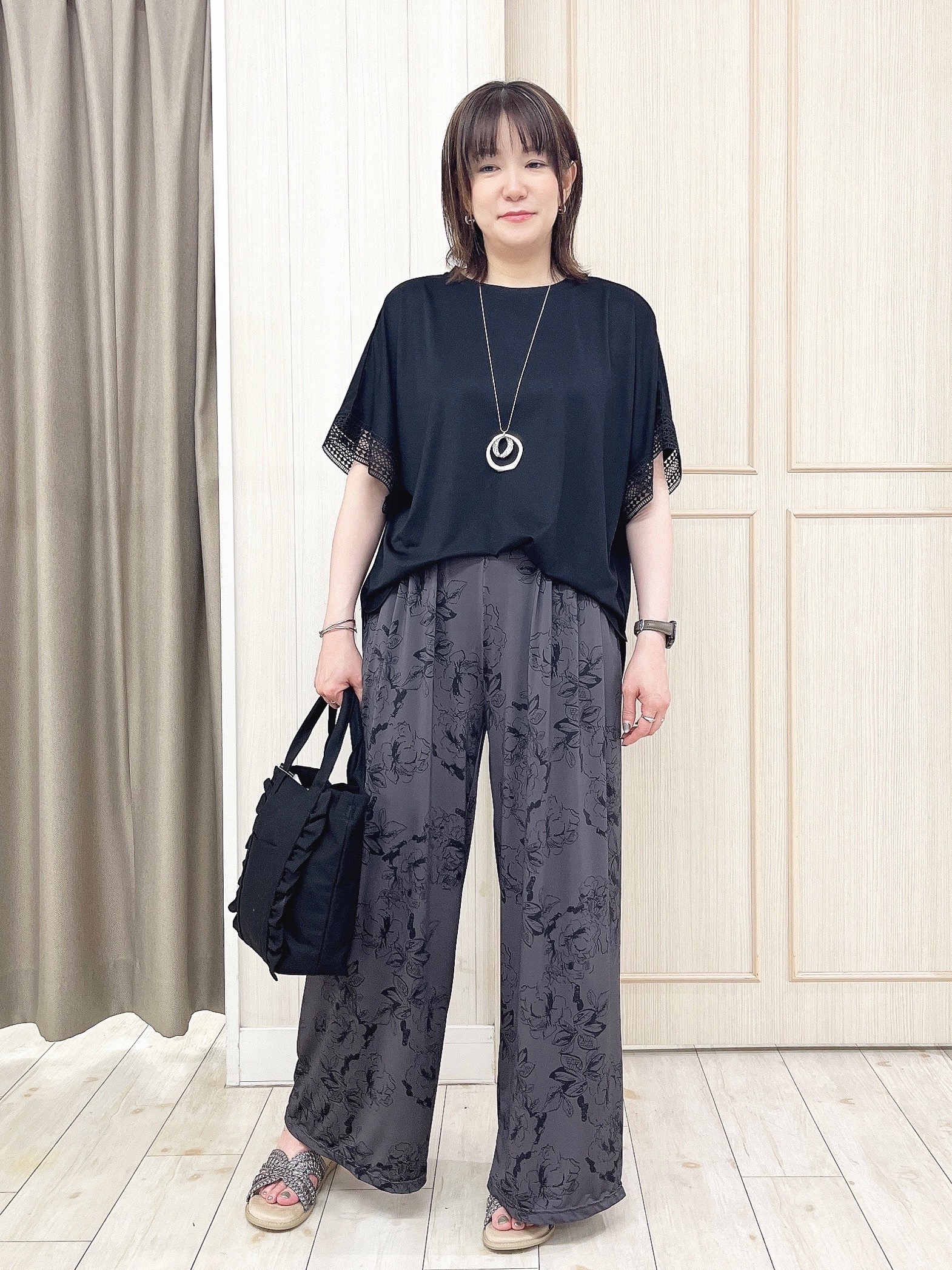 kaneさんの「SHOO･LA･RUE｜【UV/洗濯機可/体型カバー】ヒップ周りが隠せる お袖レースTシャツ」を使ったコーディネート