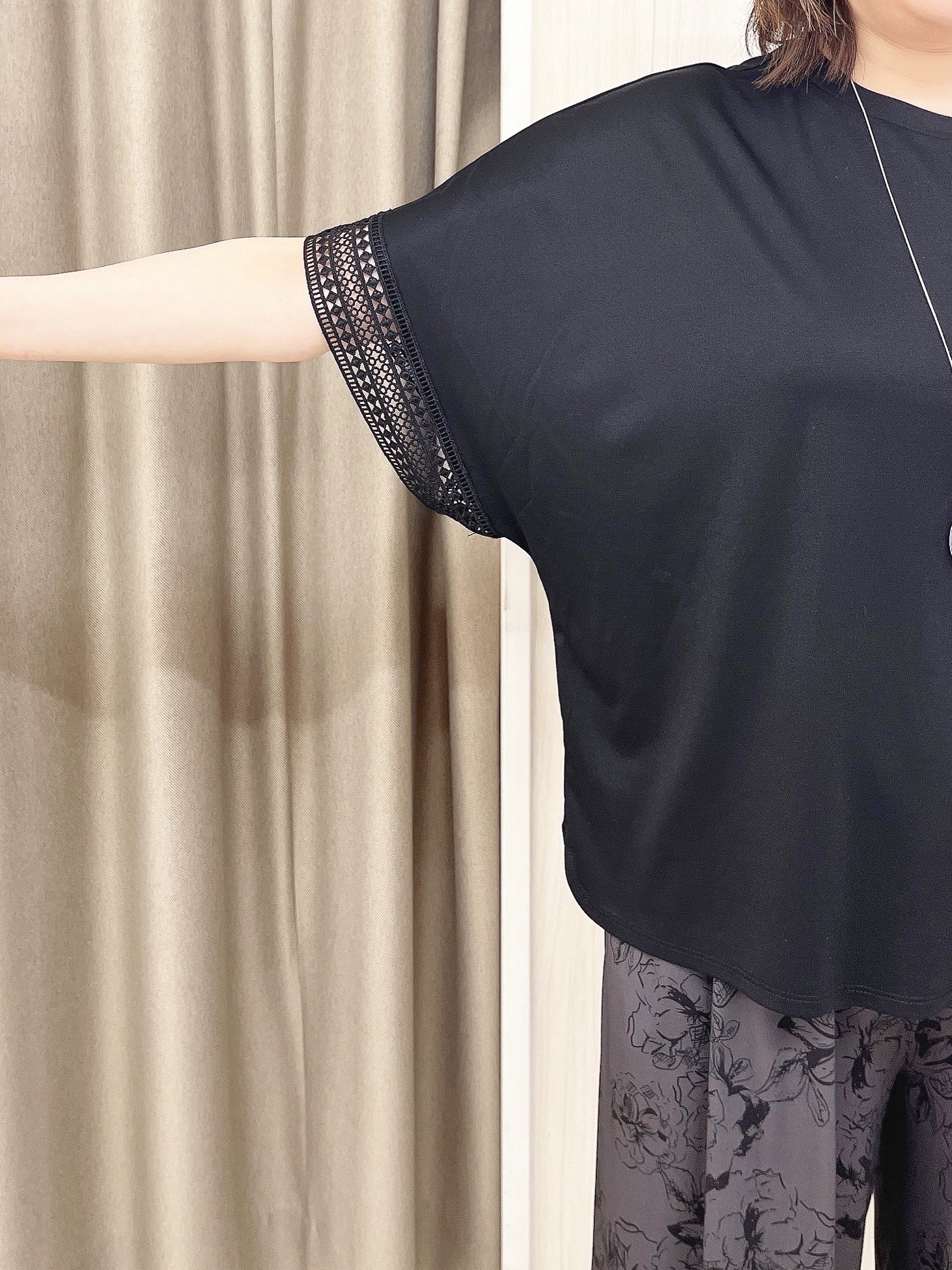 kaneさんの「SHOO･LA･RUE｜【UV/洗濯機可/体型カバー】ヒップ周りが隠せる お袖レースTシャツ」を使ったコーディネート