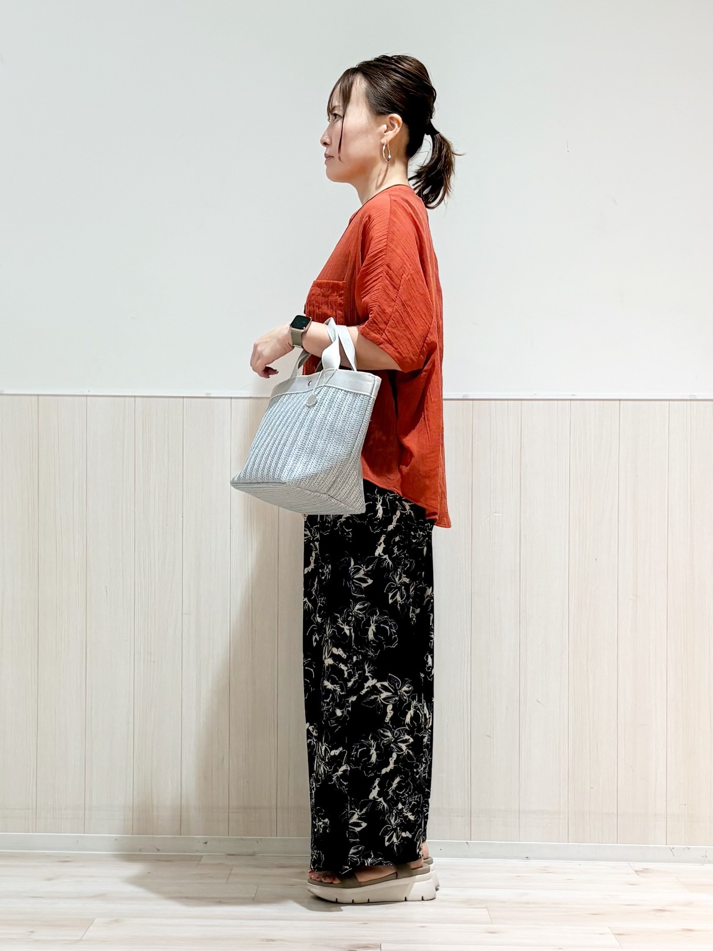 maasaさんの「SHOO･LA･RUE｜【洗濯機可/選べる6色】程よいシアー感が涼し気 ゆったりワッシャードルマンブラウス」を使ったコーディネート
