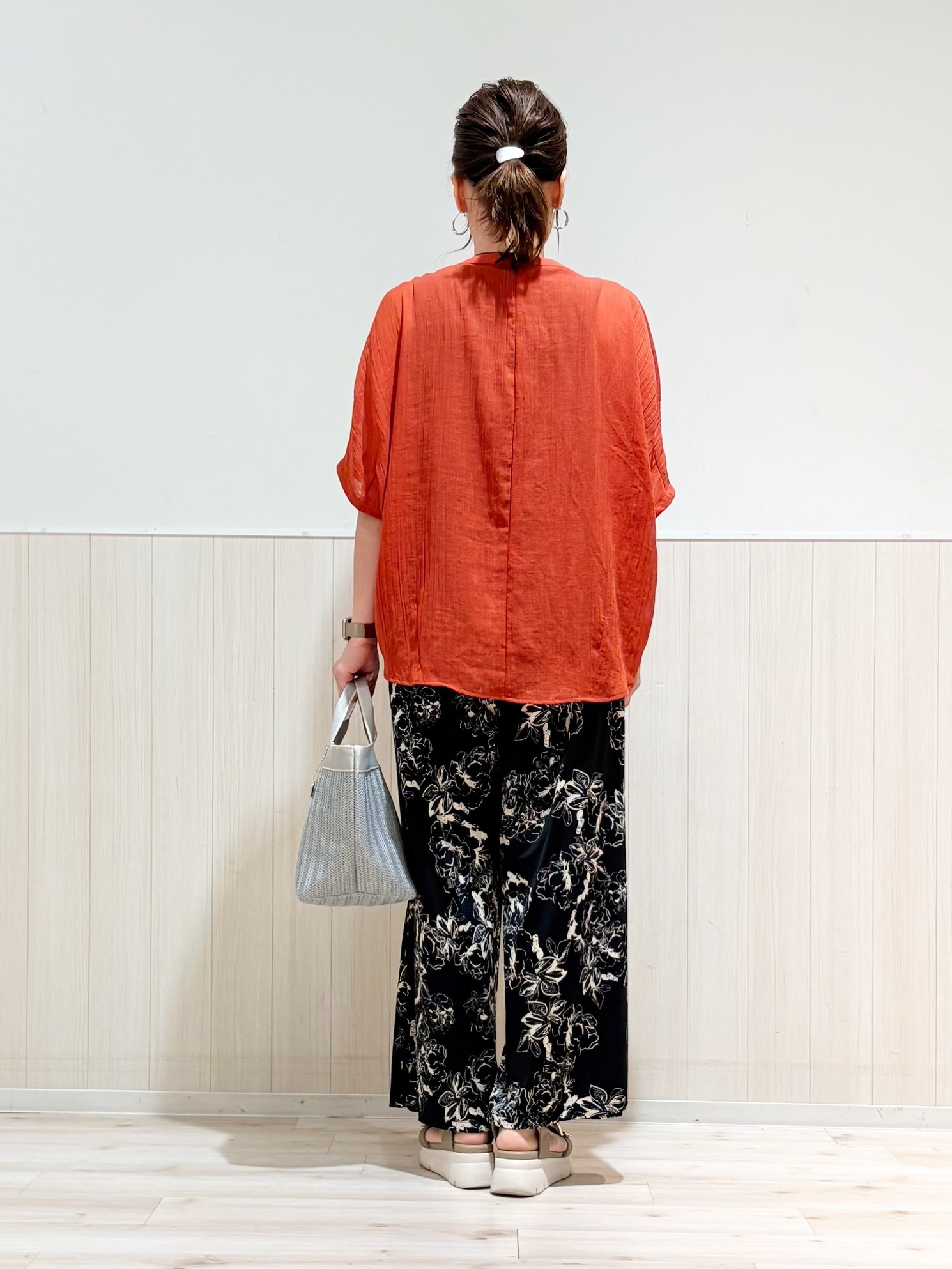 maasaさんの「SHOO･LA･RUE｜【洗濯機可/選べる6色】程よいシアー感が涼し気 ゆったりワッシャードルマンブラウス」を使ったコーディネート