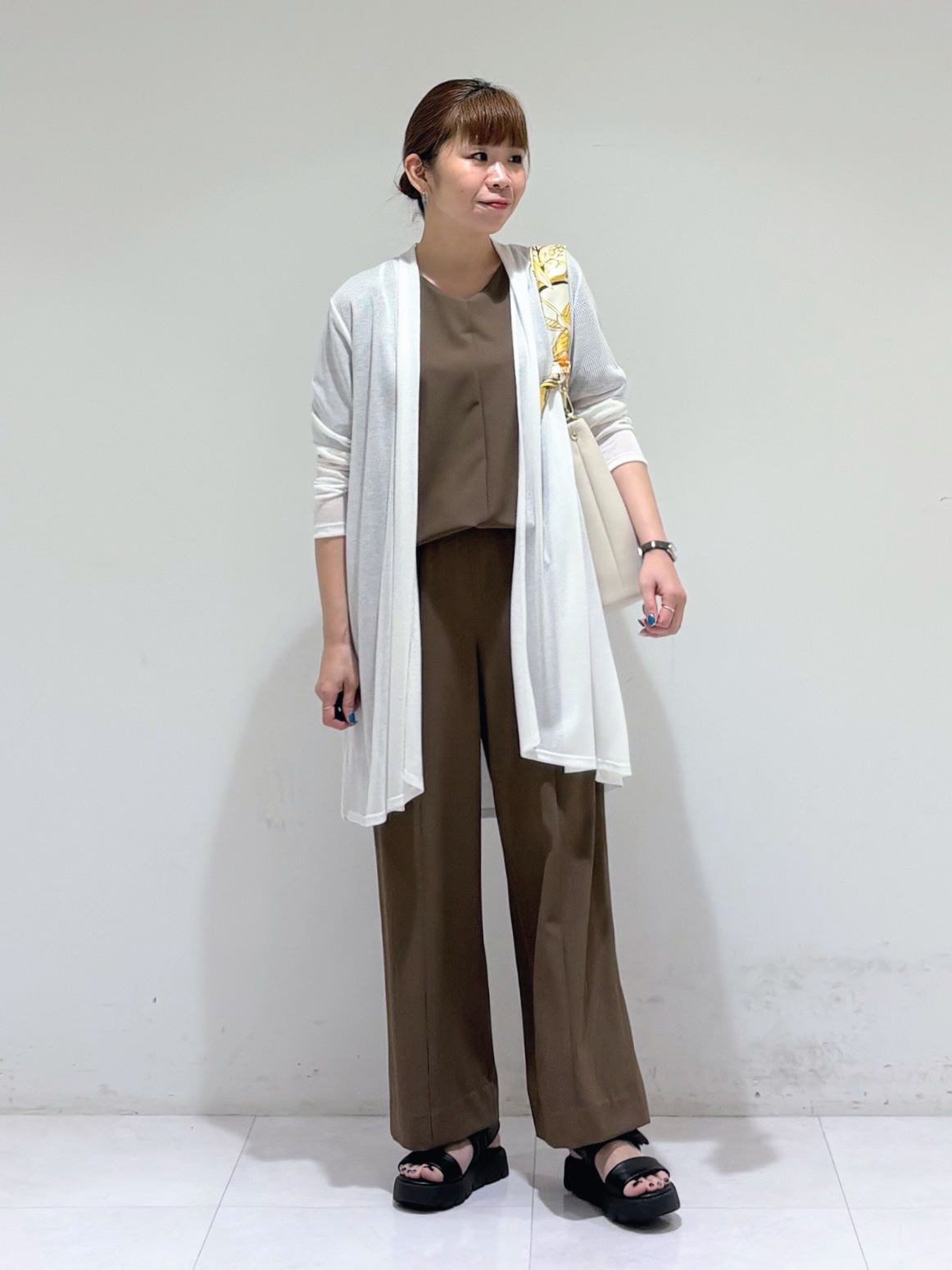 tsuyuさんの「INDIVI｜【ハンドル2WAY／A4収納】スカーフハンドル バケツバッグ」を使ったコーディネート