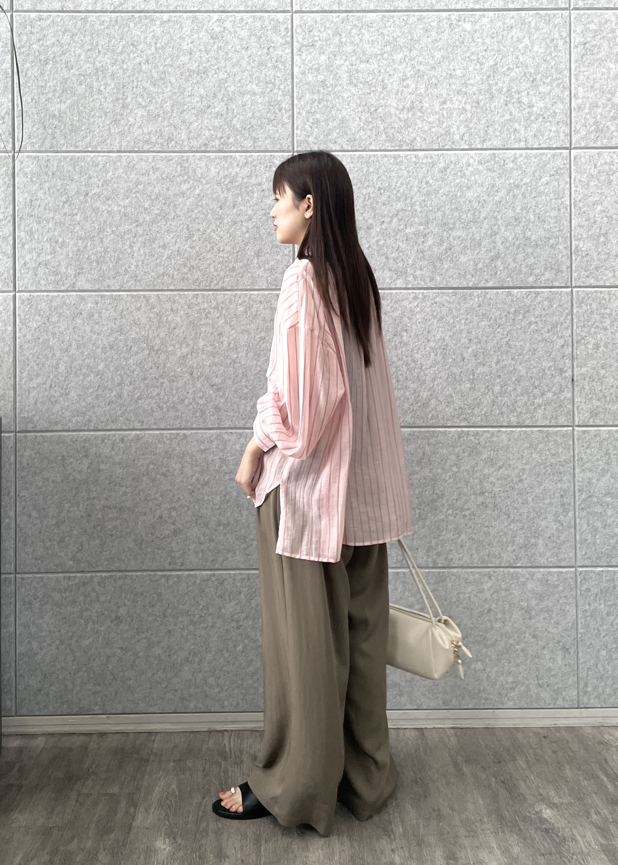Renoさんの「INDIVI｜シアーストライプ 切替タックシャツ」を使ったコーディネート