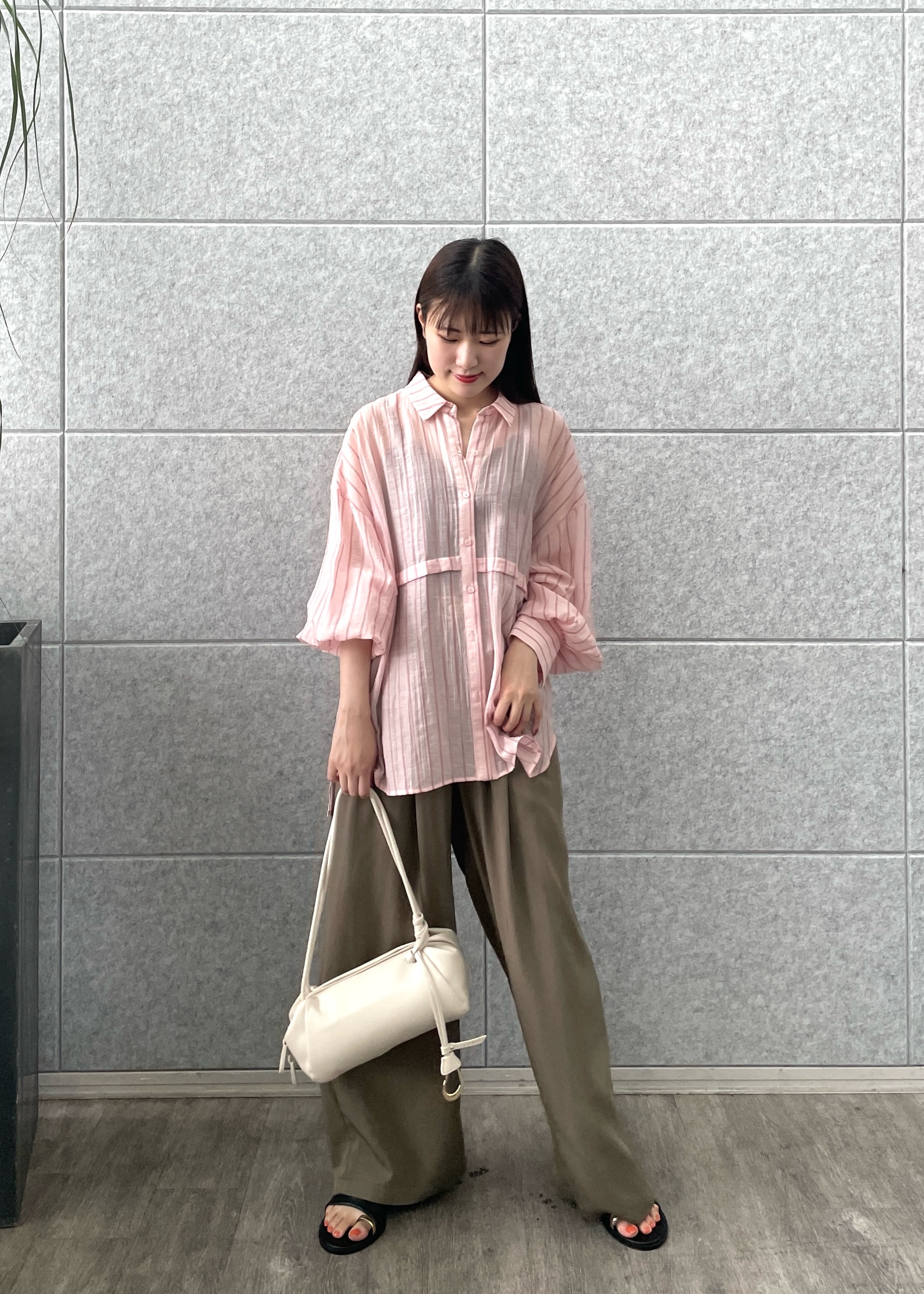 Renoさんの「INDIVI｜シアーストライプ 切替タックシャツ」を使ったコーディネート