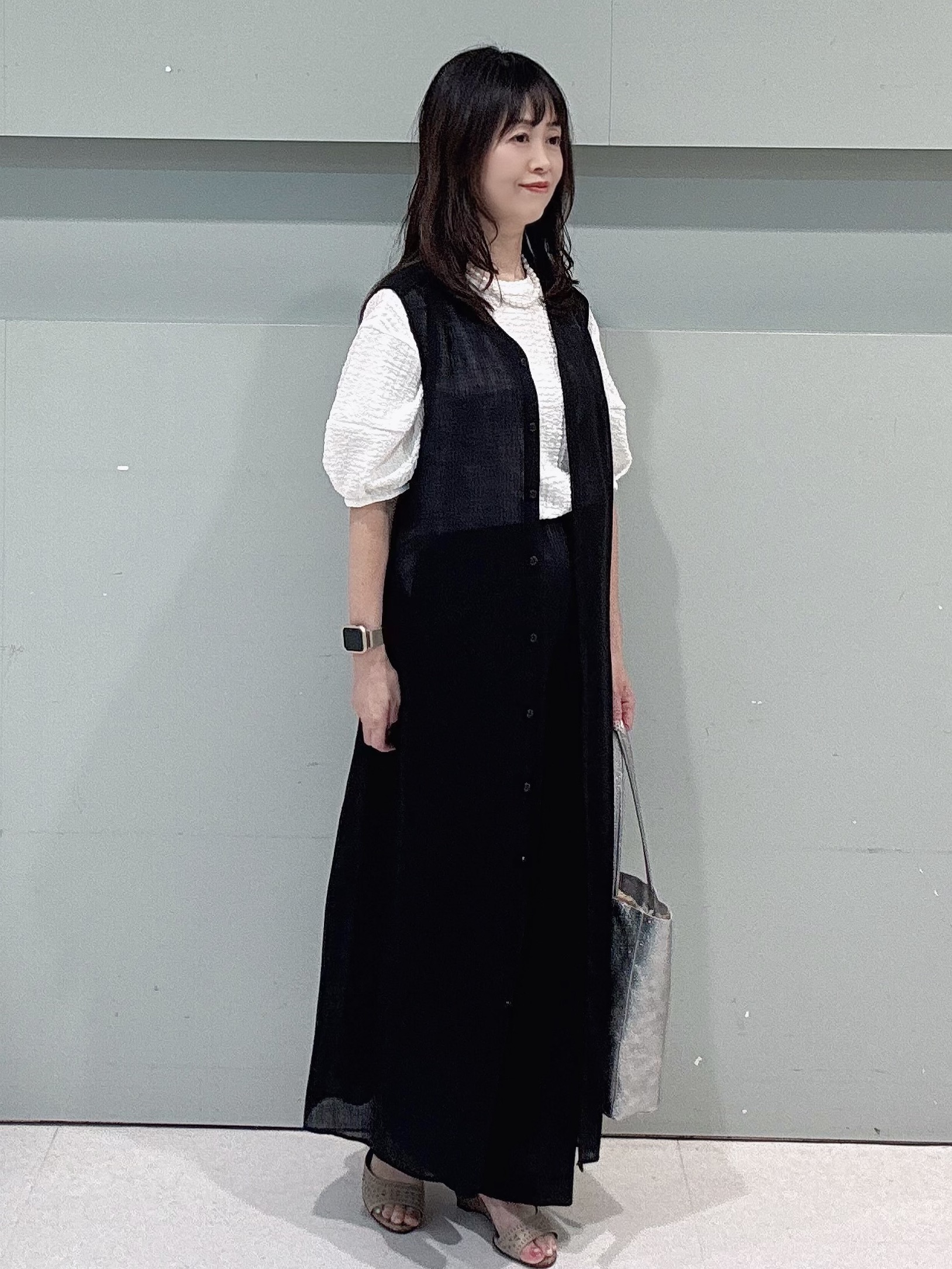 makiさんの「UNTITLED｜【秋映え/ジレとしても〇】シアーVネックワンピース」を使ったコーディネート