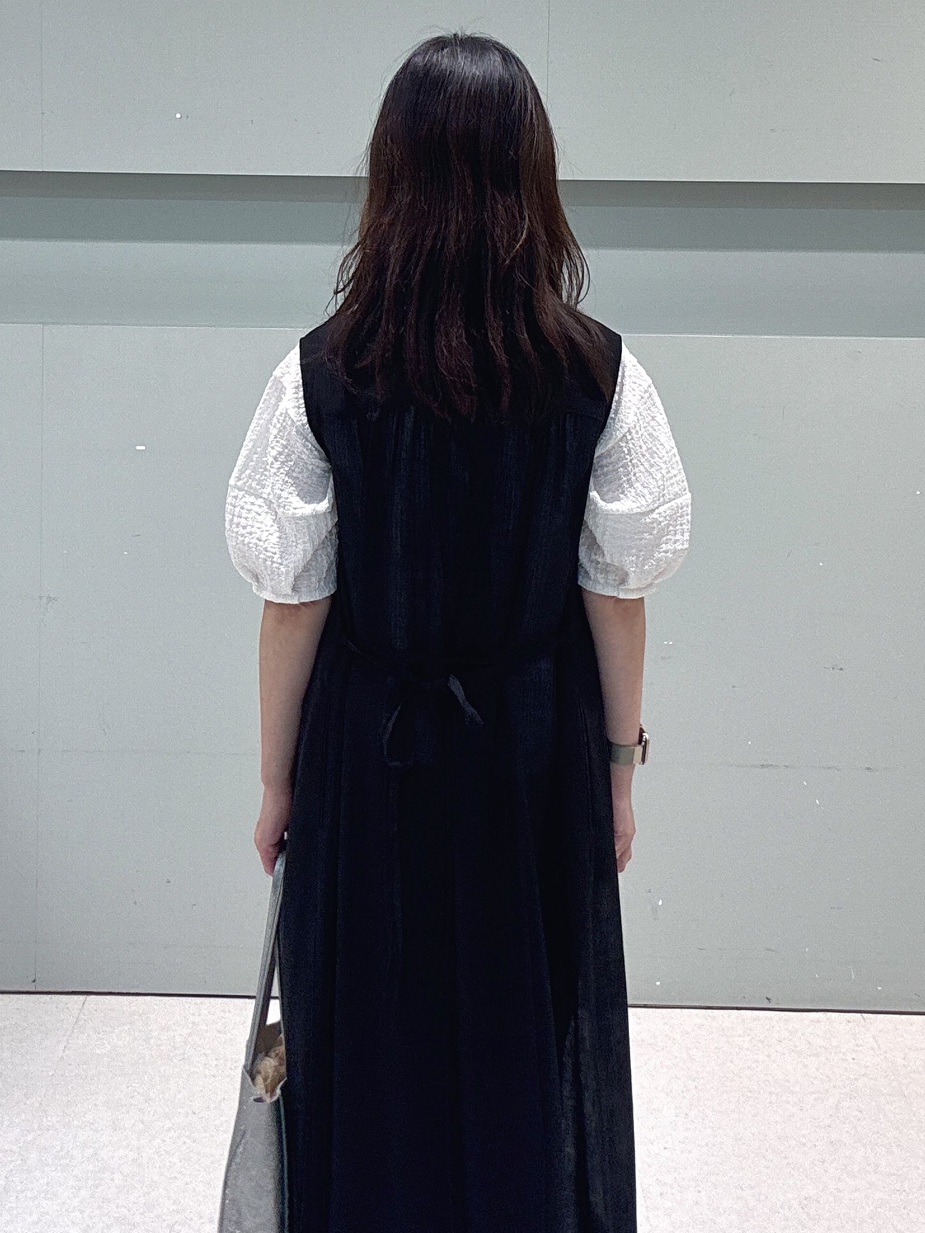 makiさんの「UNTITLED｜【秋映え/ジレとしても〇】シアーVネックワンピース」を使ったコーディネート