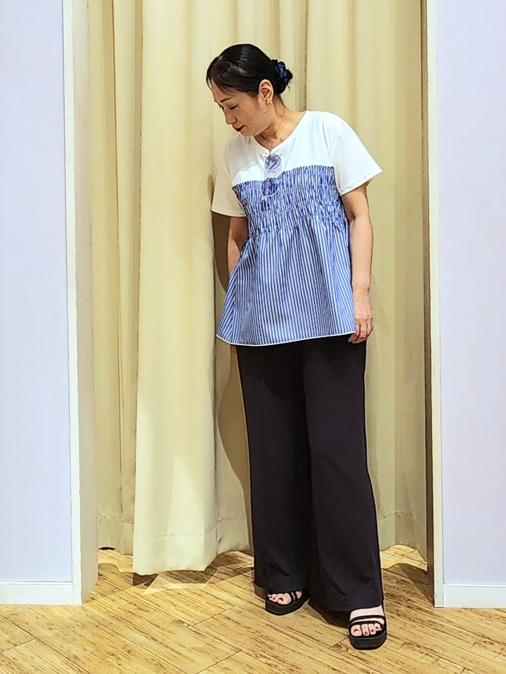 くまさんの「SHOO･LA･RUE｜【S-LL/洗濯機可/体型カバー】インせずサマ見え ビスチェ風異素材ドッキングTシャツ」を使ったコーディネート
