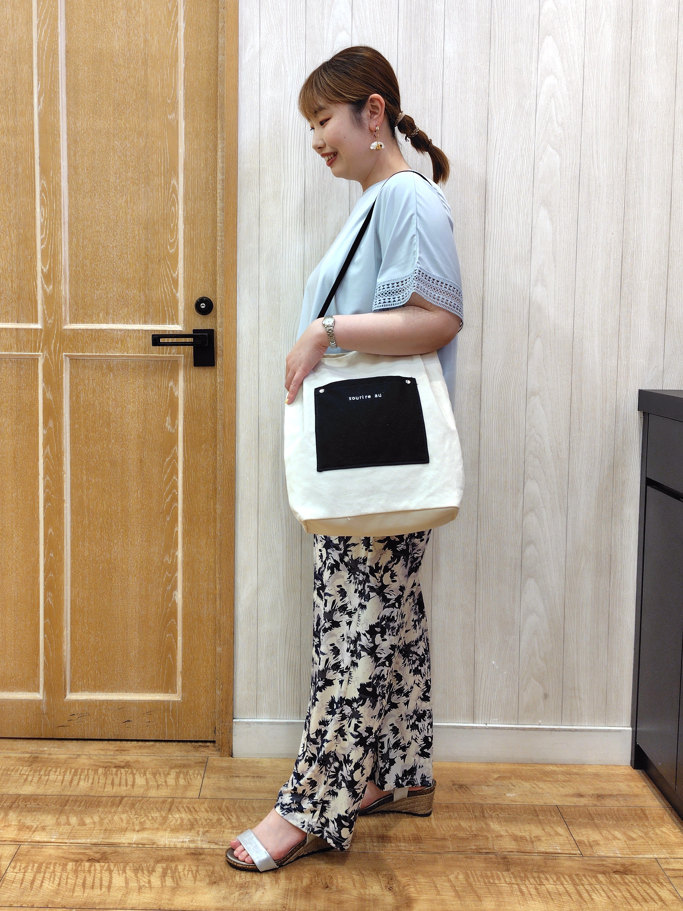 こっとんさんの「SHOO･LA･RUE｜【UV/洗濯機可/体型カバー】ヒップ周りが隠せる お袖レースTシャツ」を使ったコーディネート