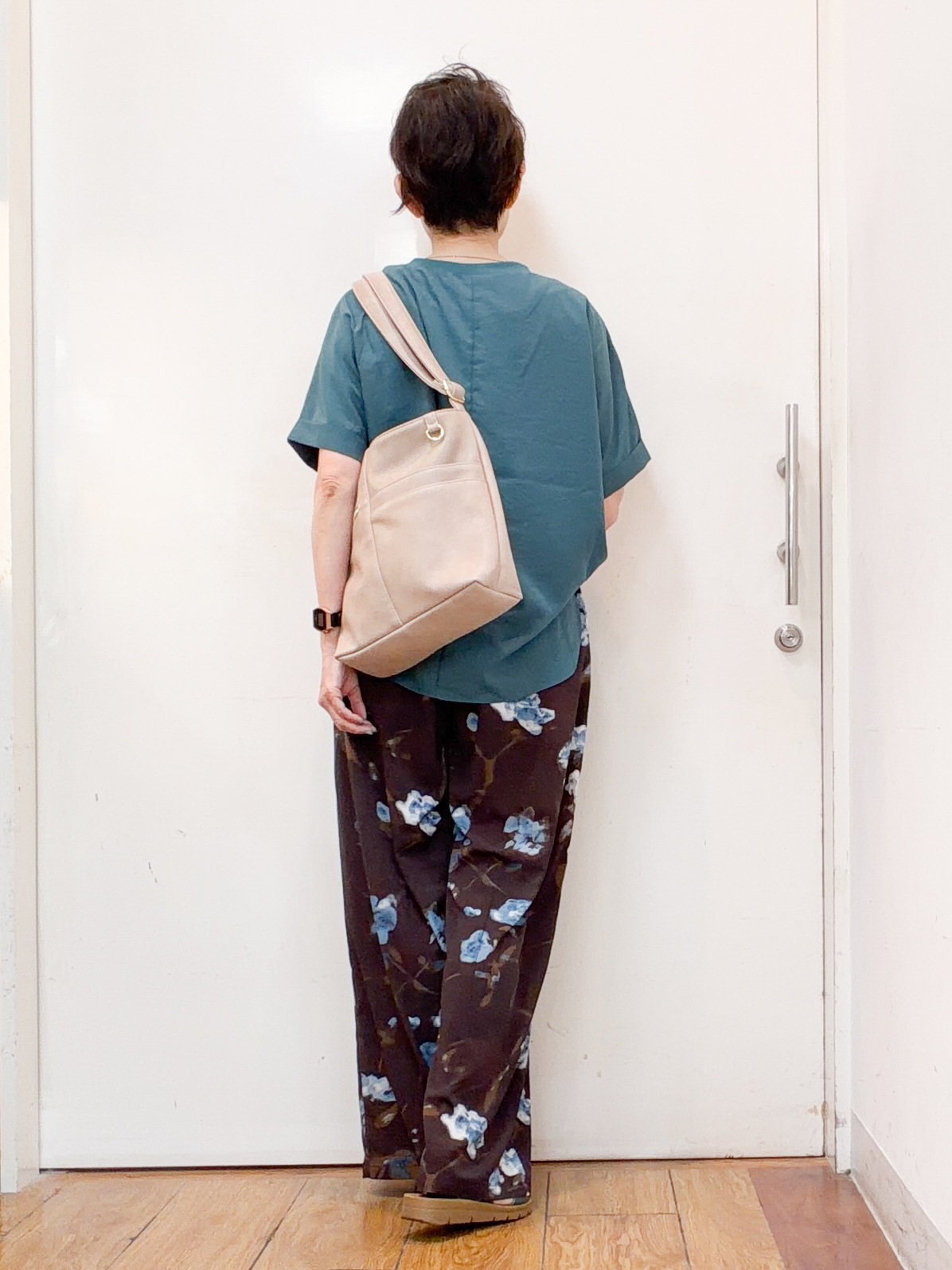 みぃさんの「SHOO･LA･RUE｜【着丈選べる/体型カバー】洗濯後しわになりにくい さらっと快適ドルマントップス」を使ったコーディネート