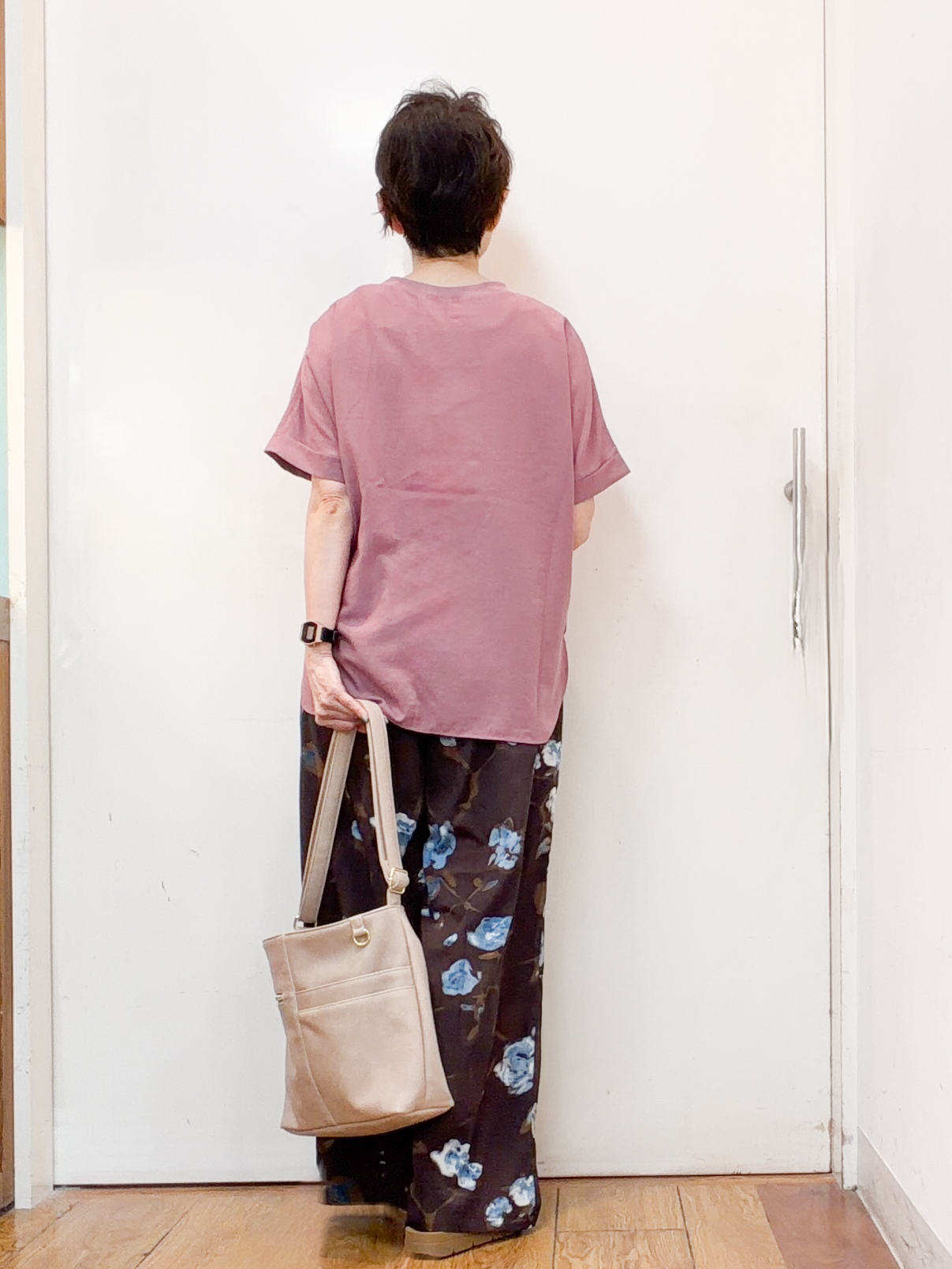 みぃさんの「SHOO･LA･RUE｜【着丈選べる/体型カバー】洗濯後しわになりにくい さらっと快適ドルマントップス」を使ったコーディネート