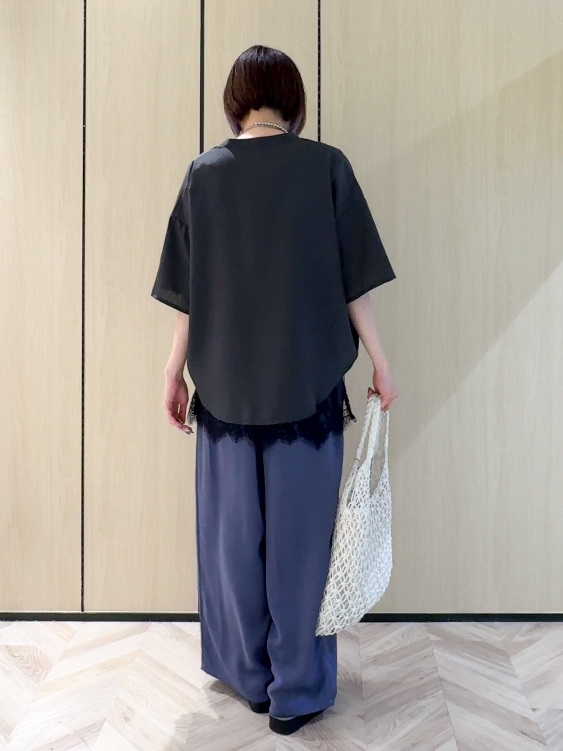 𝐜𝐡𝐢𝐤𝐚さんの「SHOO･LA･RUE｜【洗濯機可/S-LL】大人の抜け感 ゆるっと5分袖シャツ」を使ったコーディネート