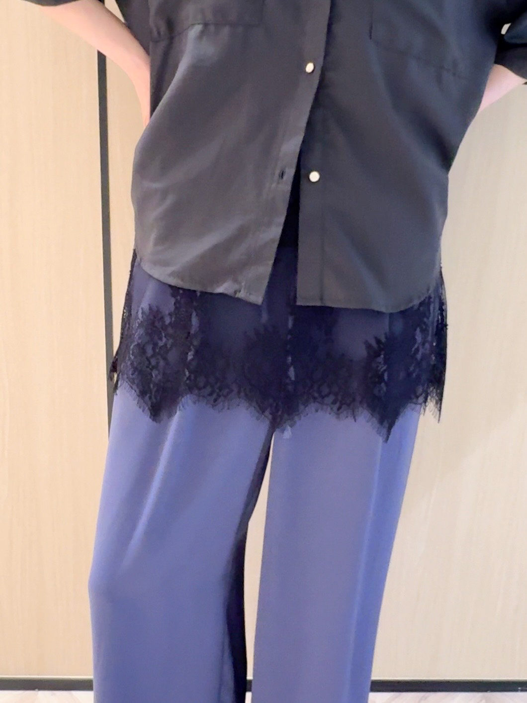 𝐜𝐡𝐢𝐤𝐚さんの「SHOO･LA･RUE｜【洗濯機可/S-LL】大人の抜け感 ゆるっと5分袖シャツ」を使ったコーディネート