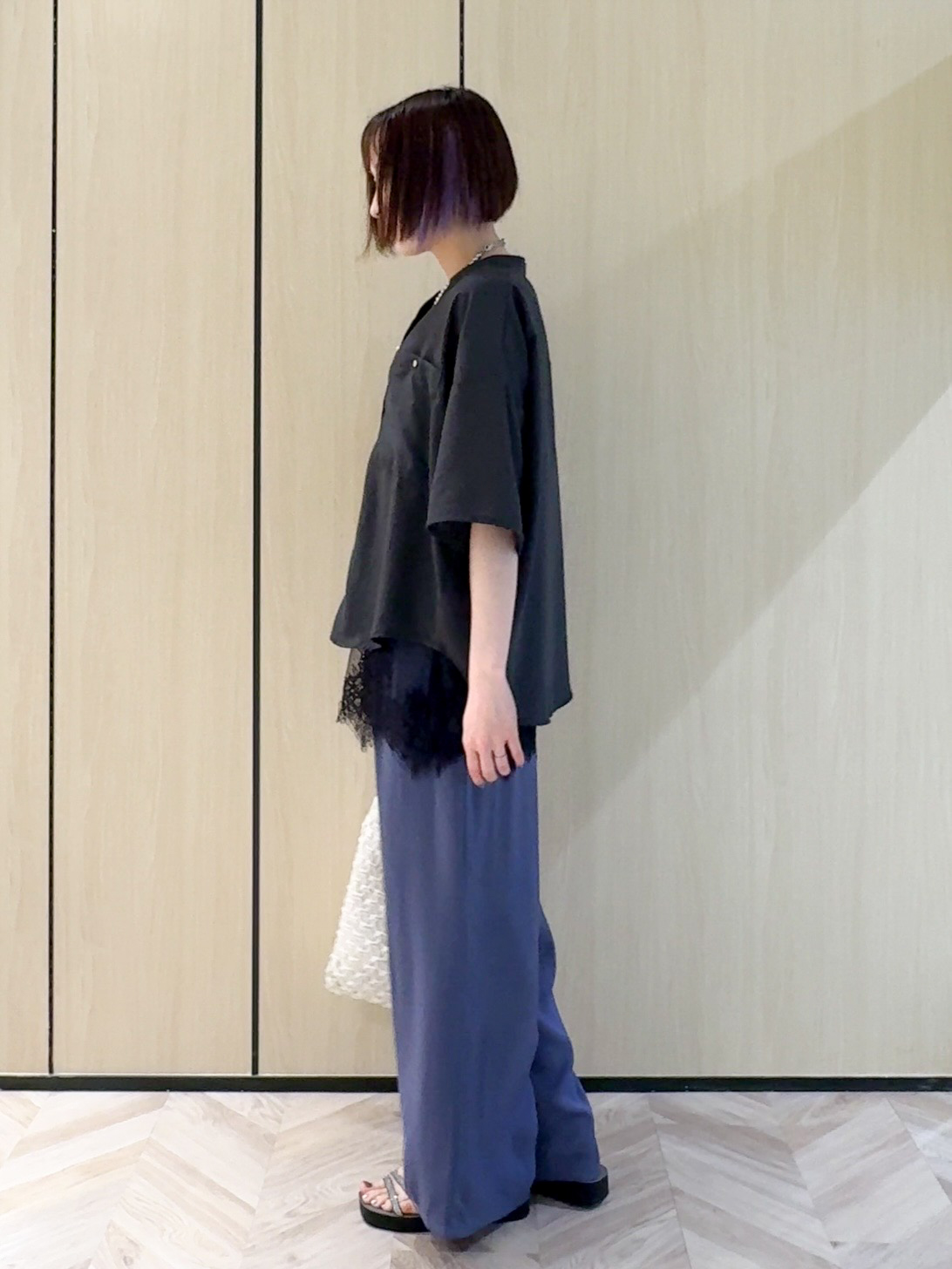 𝐜𝐡𝐢𝐤𝐚さんの「SHOO･LA･RUE｜【洗濯機可/S-LL】大人の抜け感 ゆるっと5分袖シャツ」を使ったコーディネート