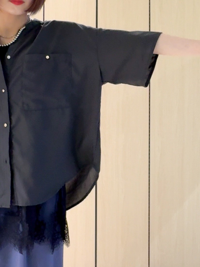 𝐜𝐡𝐢𝐤𝐚さんの「SHOO･LA･RUE｜【洗濯機可/S-LL】大人の抜け感 ゆるっと5分袖シャツ」を使ったコーディネート