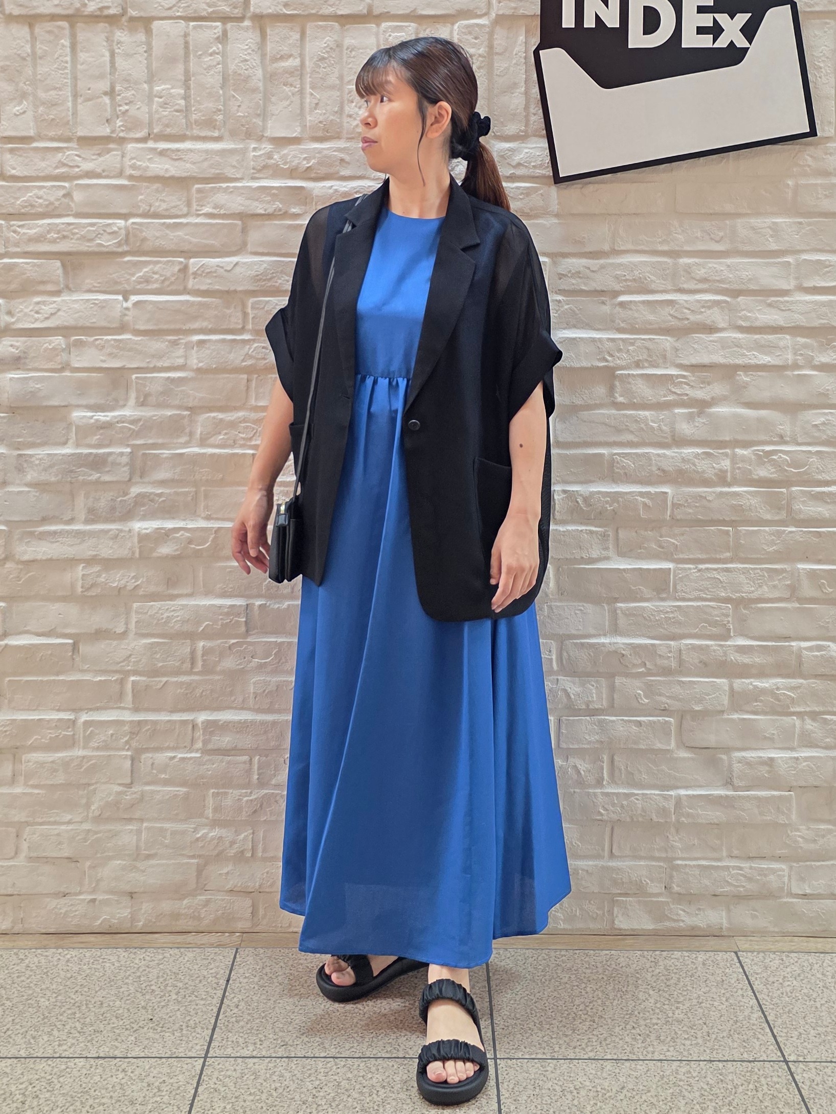 mamiさんの「index｜【接触冷感】麻混シアーノースリーブワンピース《洗濯機OK》」を使ったコーディネート