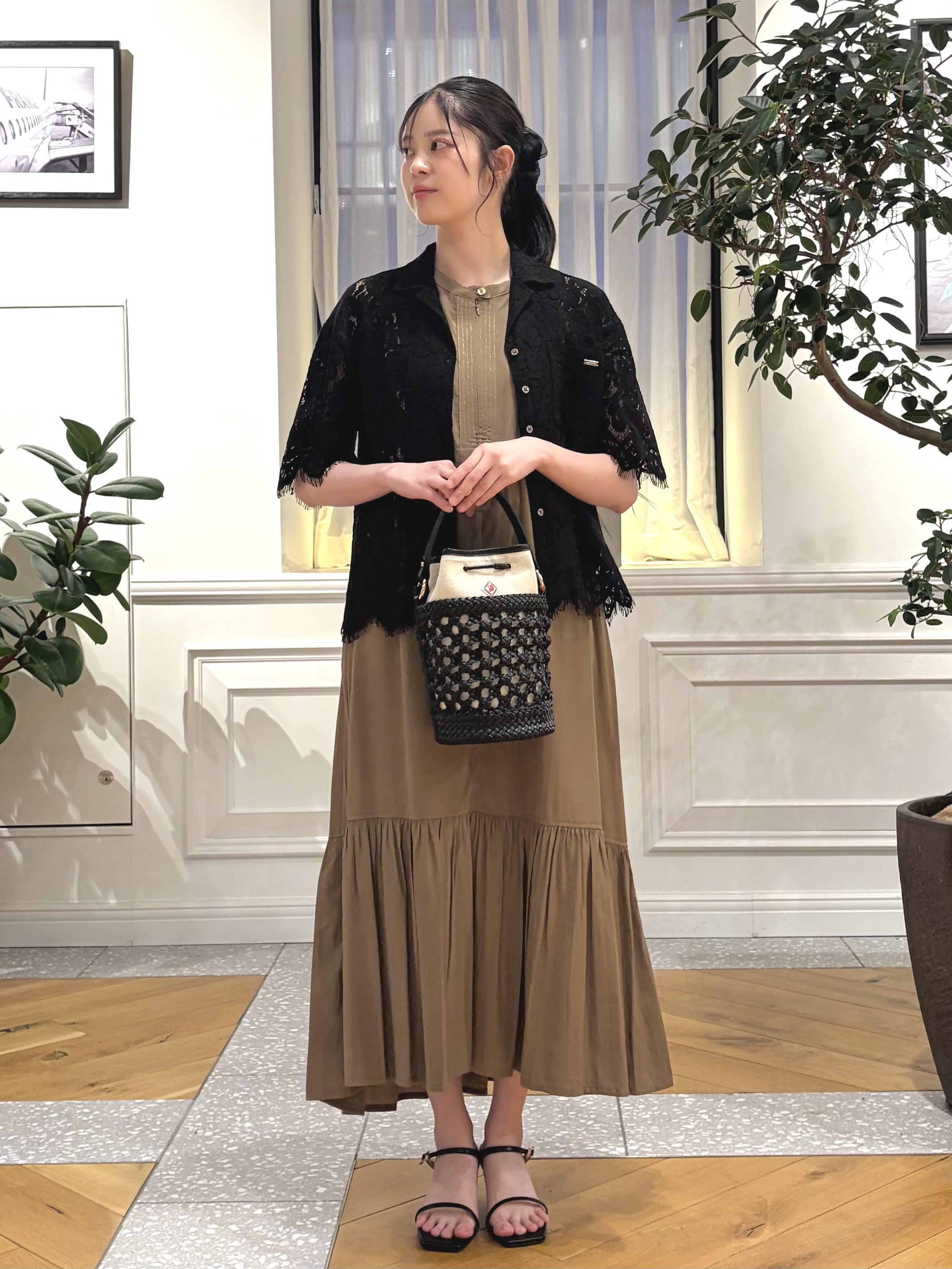 pupiさんの「DRESSTERIOR｜【ウォッシャブル/羽織りにも便利】シアーコードレースブラウス」を使ったコーディネート