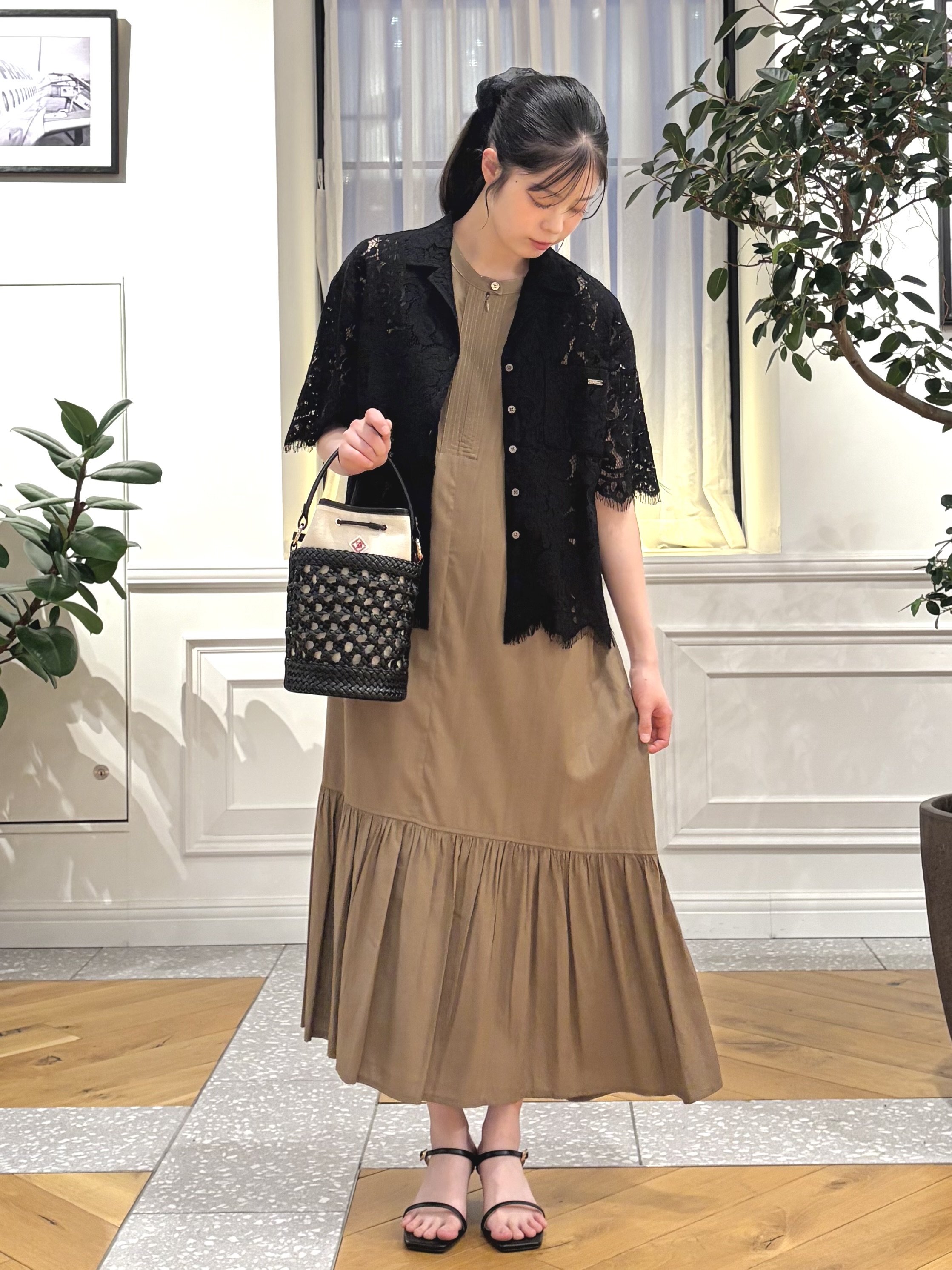 pupiさんの「DRESSTERIOR｜【ウォッシャブル/羽織りにも便利】シアーコードレースブラウス」を使ったコーディネート
