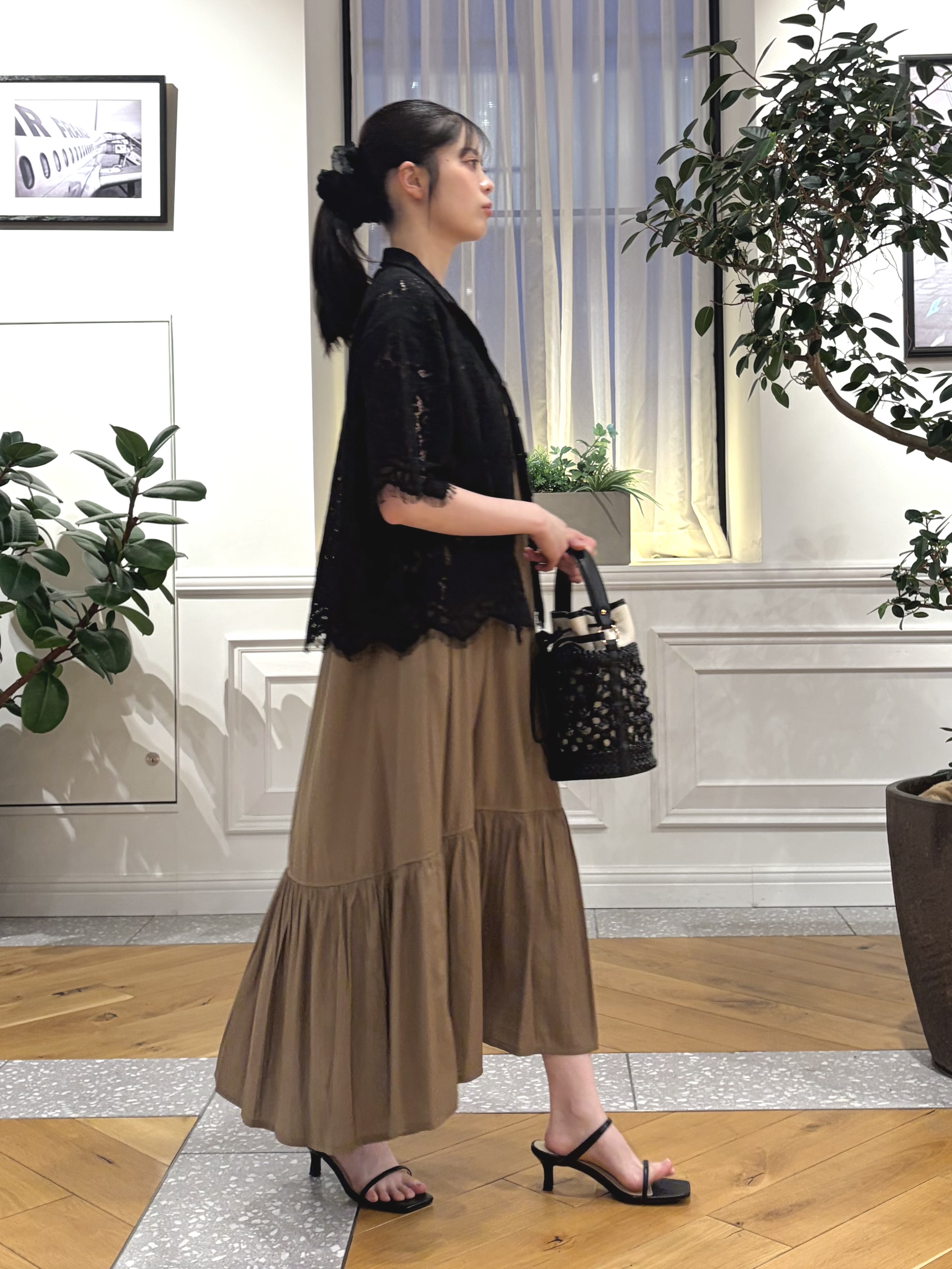 pupiさんの「DRESSTERIOR｜【ウォッシャブル/羽織りにも便利】シアーコードレースブラウス」を使ったコーディネート