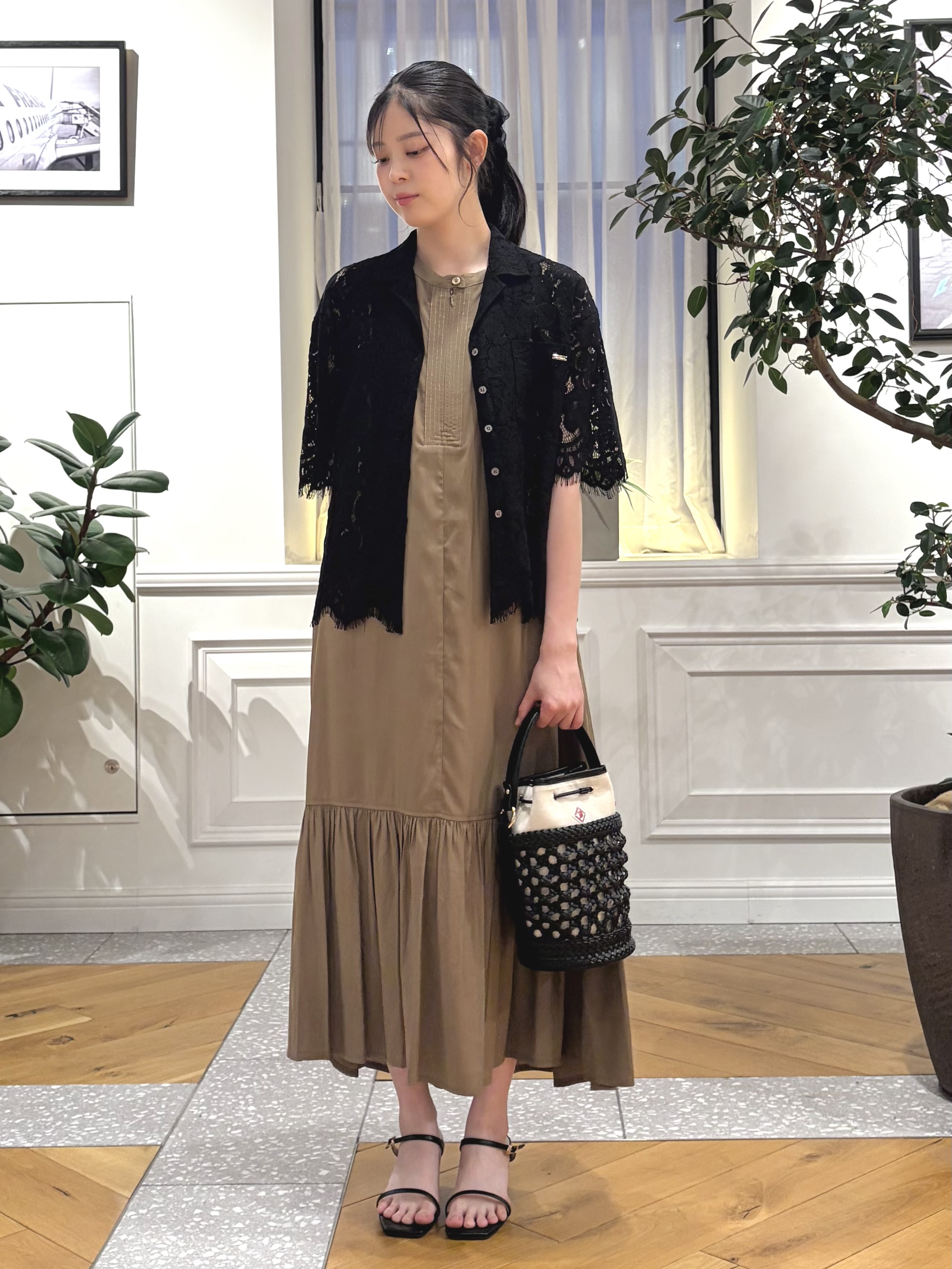 pupiさんの「DRESSTERIOR｜【ウォッシャブル/羽織りにも便利】シアーコードレースブラウス」を使ったコーディネート