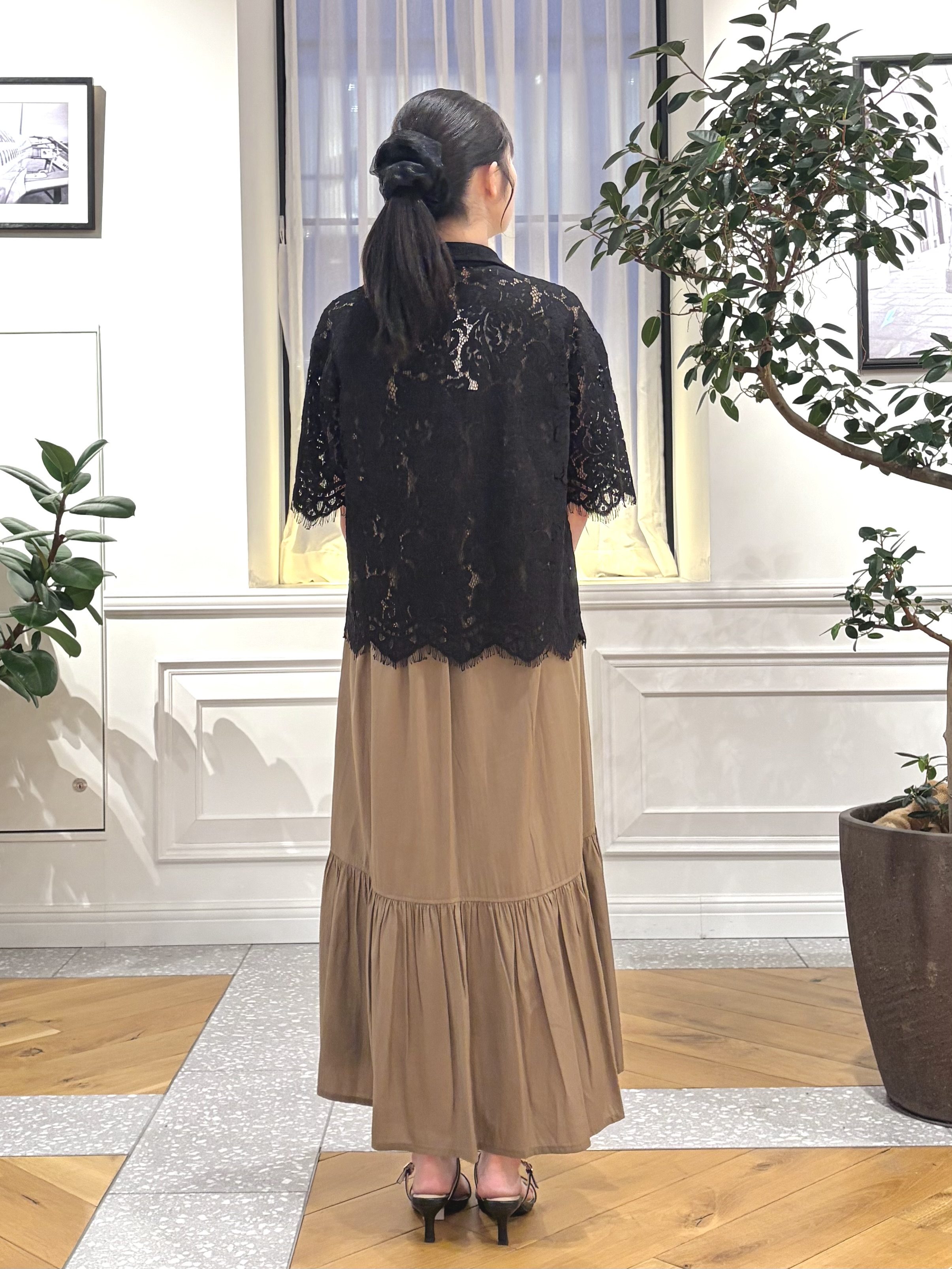 pupiさんの「DRESSTERIOR｜【ウォッシャブル/羽織りにも便利】シアーコードレースブラウス」を使ったコーディネート