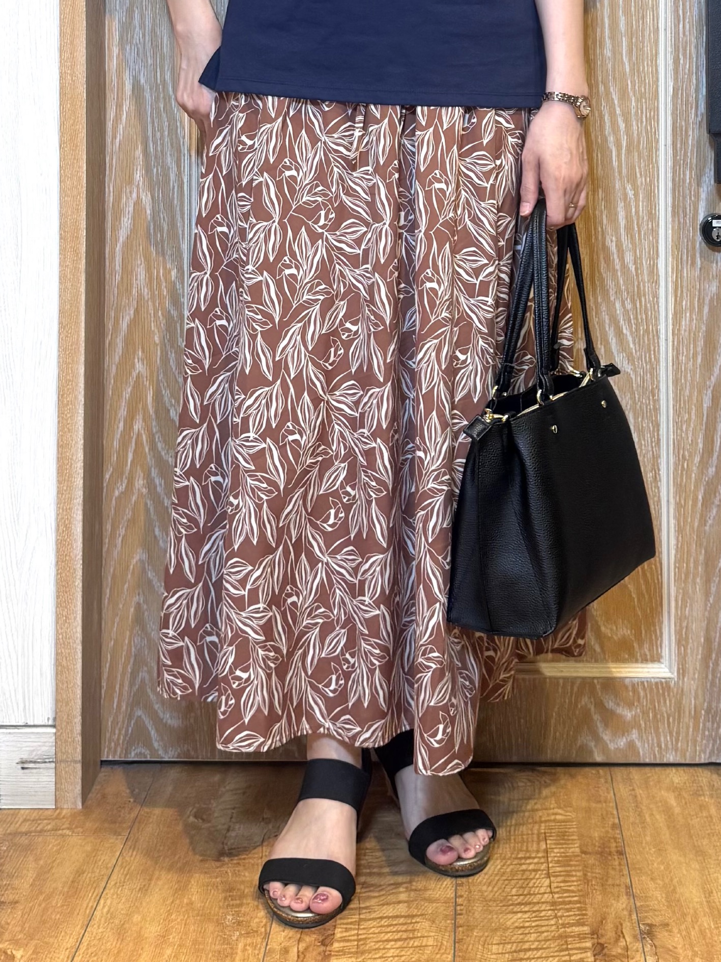 KAORIさんの「SHOO･LA･RUE｜【S-LL/洗濯機可/体型カバー】汗じみが気になりにくい お袖レースフレアTシャツ」を使ったコーディネート