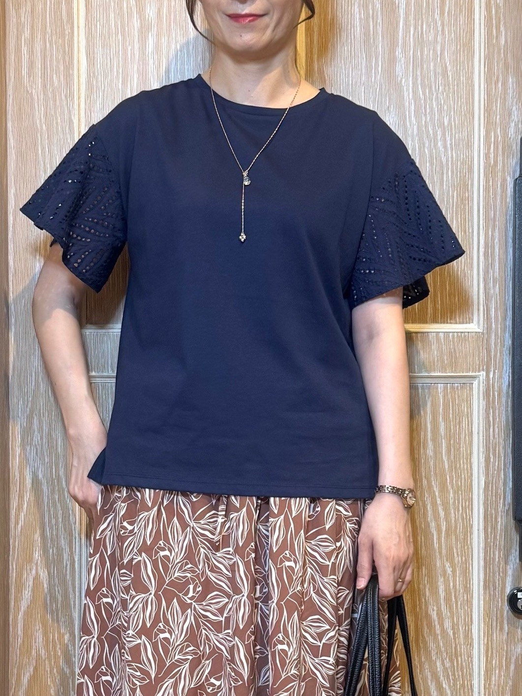 KAORIさんの「SHOO･LA･RUE｜【S-LL/洗濯機可/体型カバー】汗じみが気になりにくい お袖レースフレアTシャツ」を使ったコーディネート