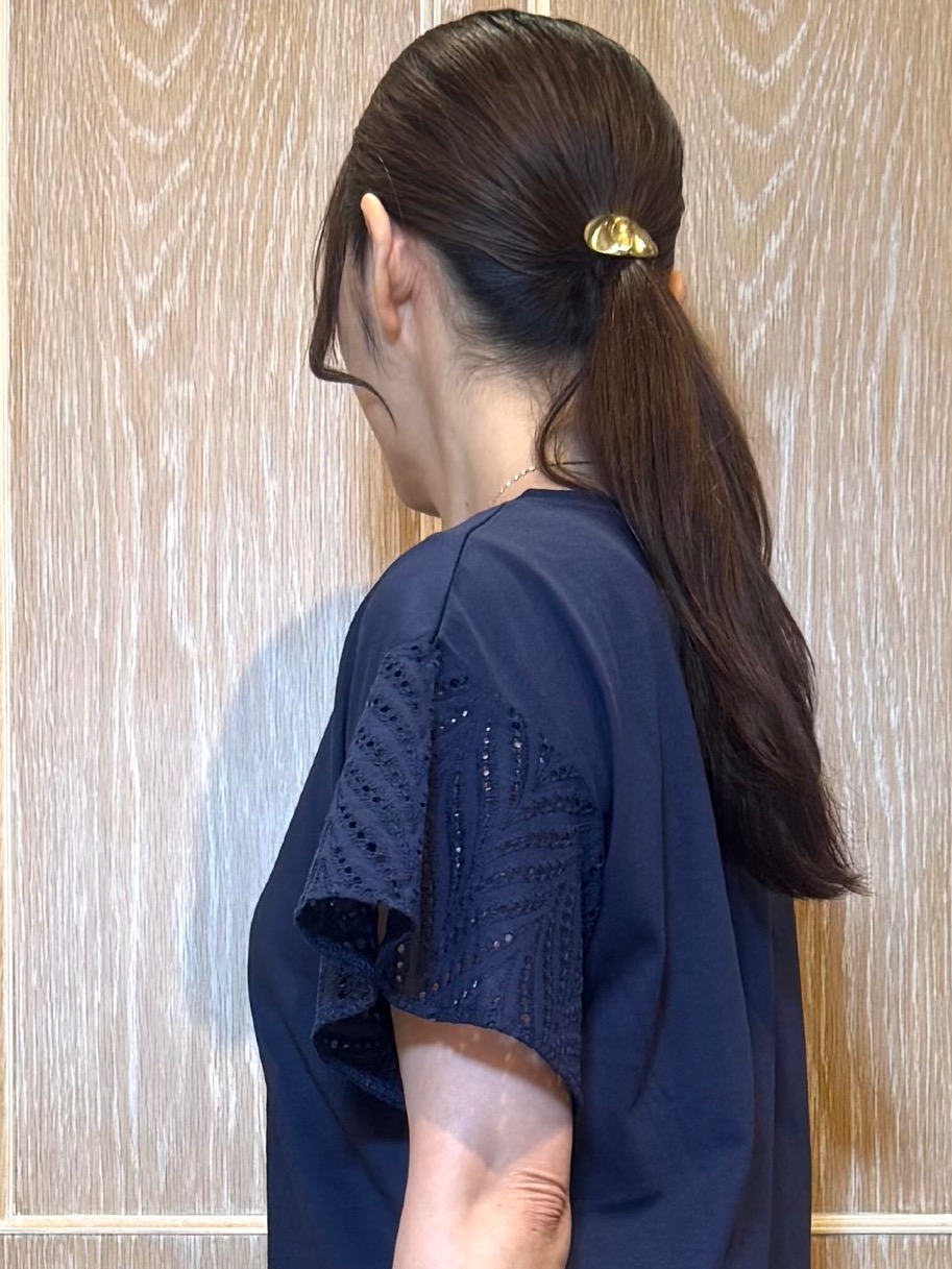 KAORIさんの「SHOO･LA･RUE｜【S-LL/洗濯機可/体型カバー】汗じみが気になりにくい お袖レースフレアTシャツ」を使ったコーディネート