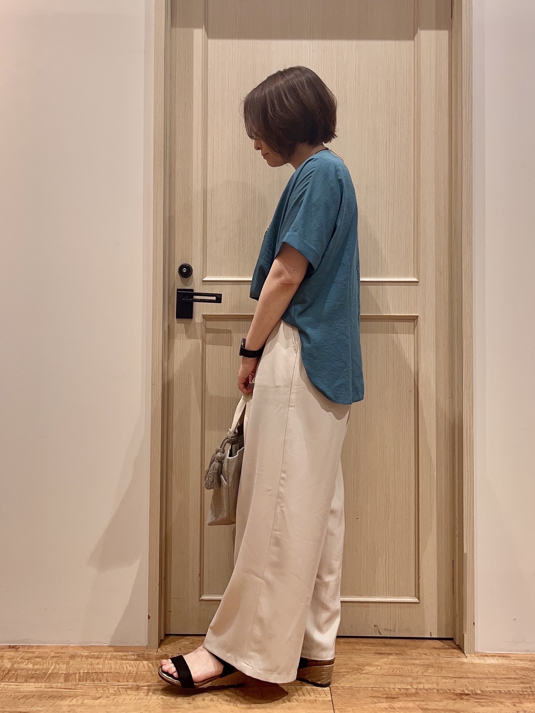 fukuiさんの「SHOO･LA･RUE｜【着丈選べる/体型カバー】洗濯後しわになりにくい さらっと快適ドルマントップス」を使ったコーディネート