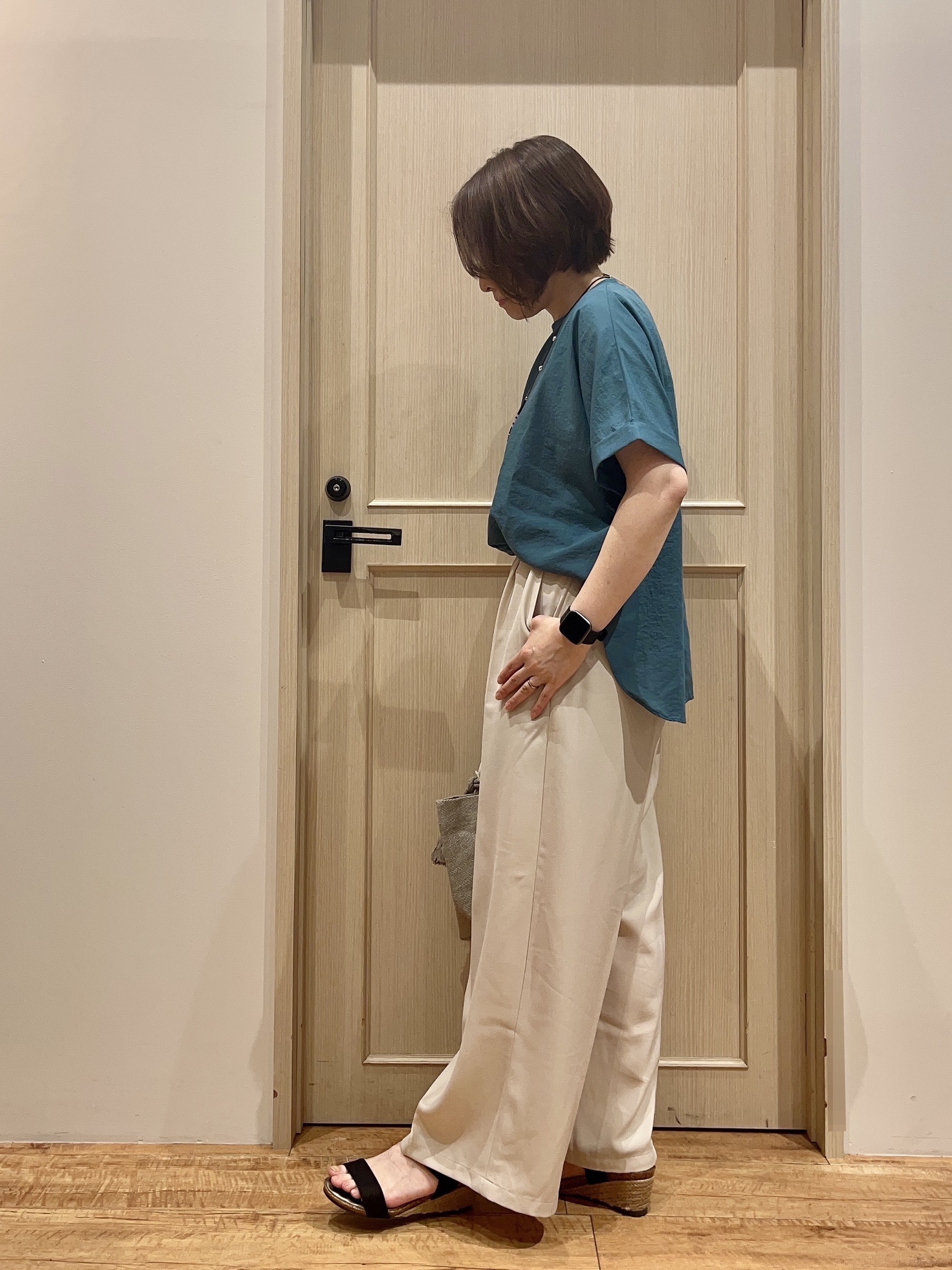 fukuiさんの「SHOO･LA･RUE｜【着丈選べる/体型カバー】洗濯後しわになりにくい さらっと快適ドルマントップス」を使ったコーディネート