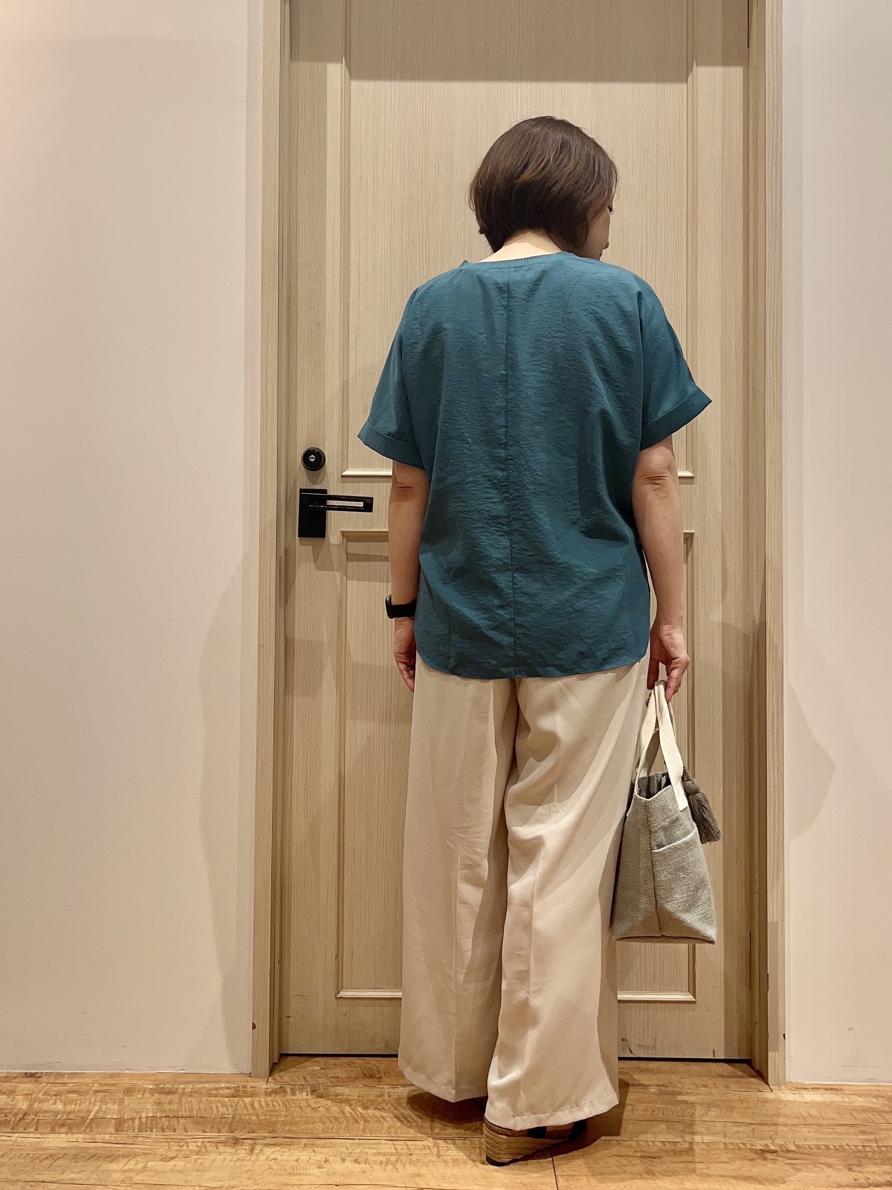 fukuiさんの「SHOO･LA･RUE｜【着丈選べる/体型カバー】洗濯後しわになりにくい さらっと快適ドルマントップス」を使ったコーディネート