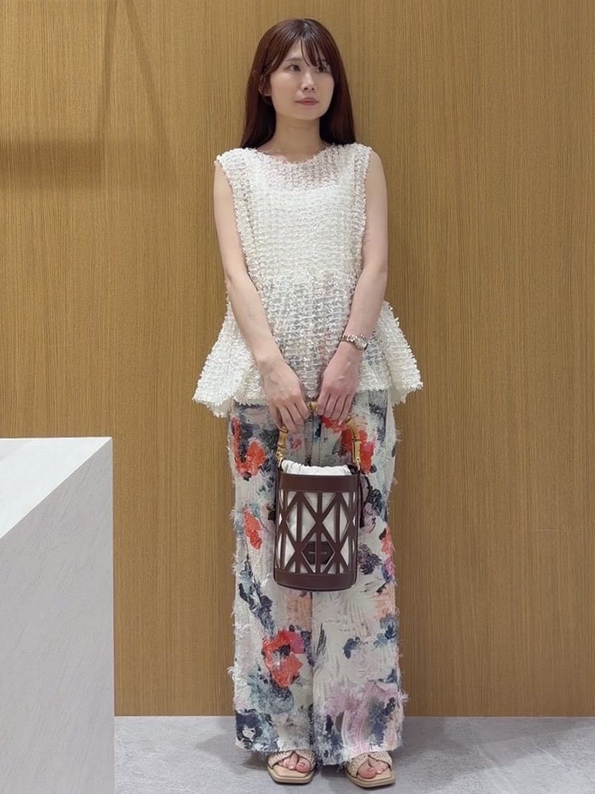 ayanaさんの「OPAQUE.CLIP｜フリンジジャカード ペプラムブラウス【洗濯機OK】」を使ったコーディネート